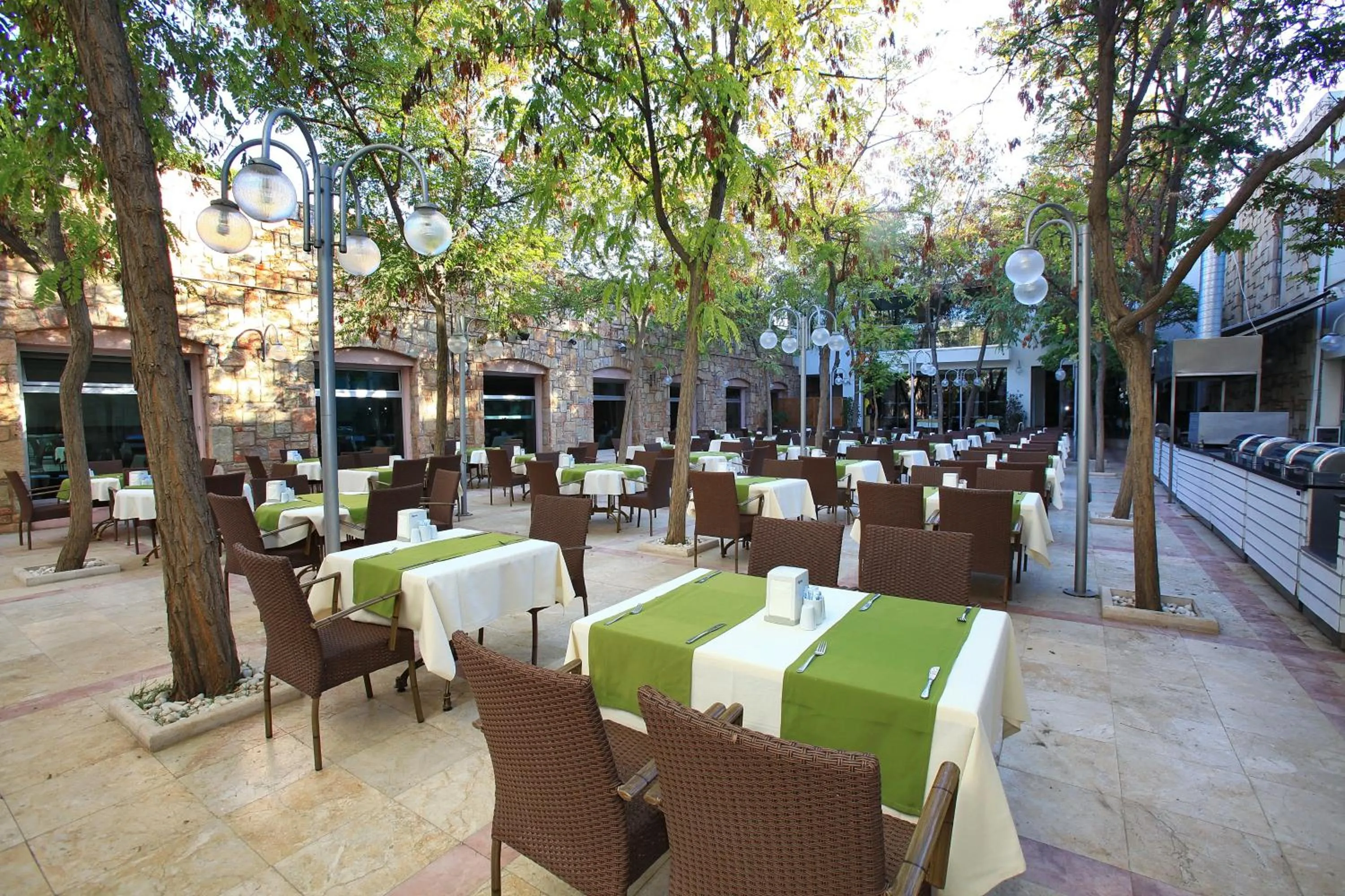 Restaurant/places to eat in Mandarin Resort & Spa