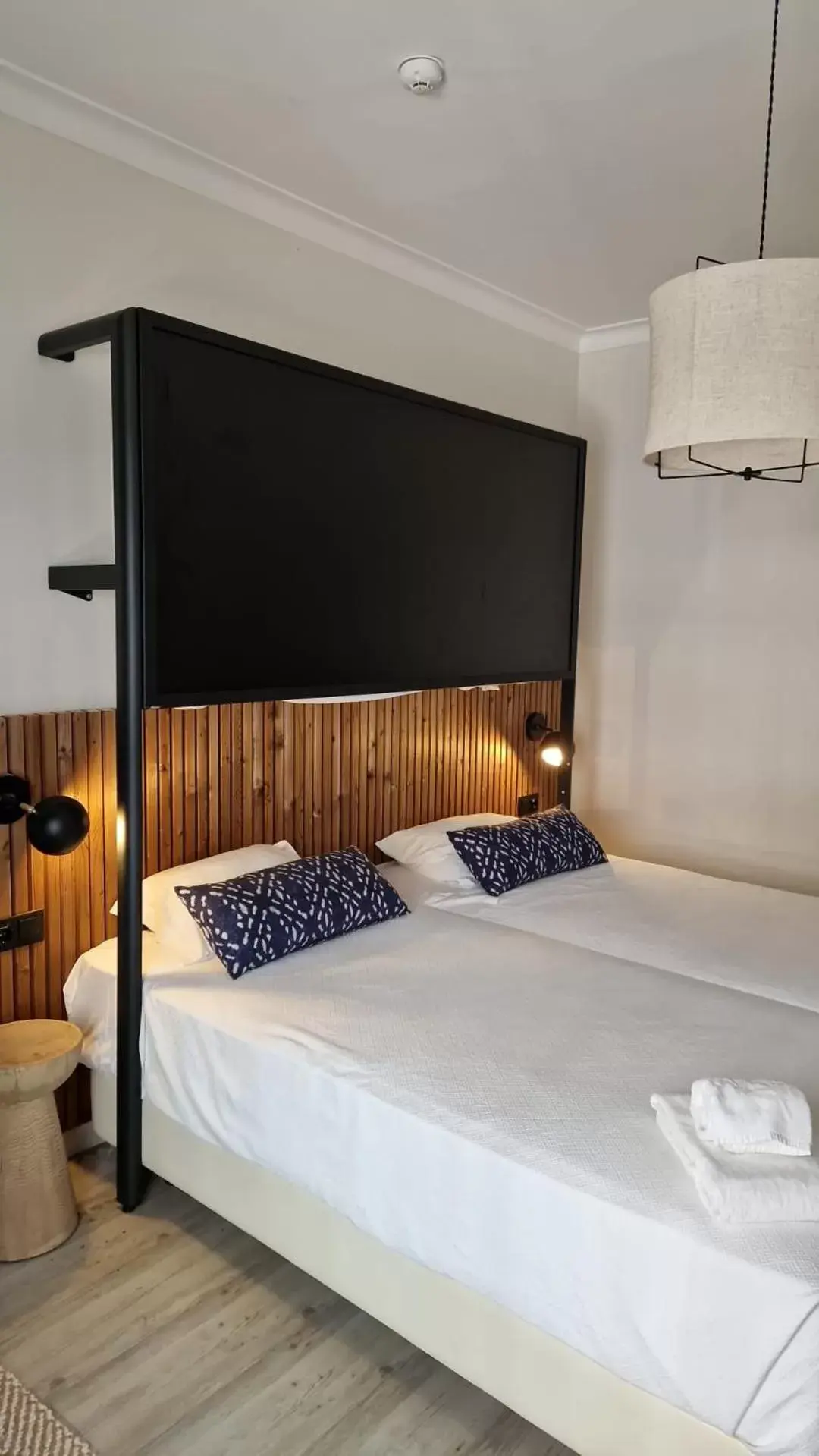 Bed in WOT Costa da Caparica