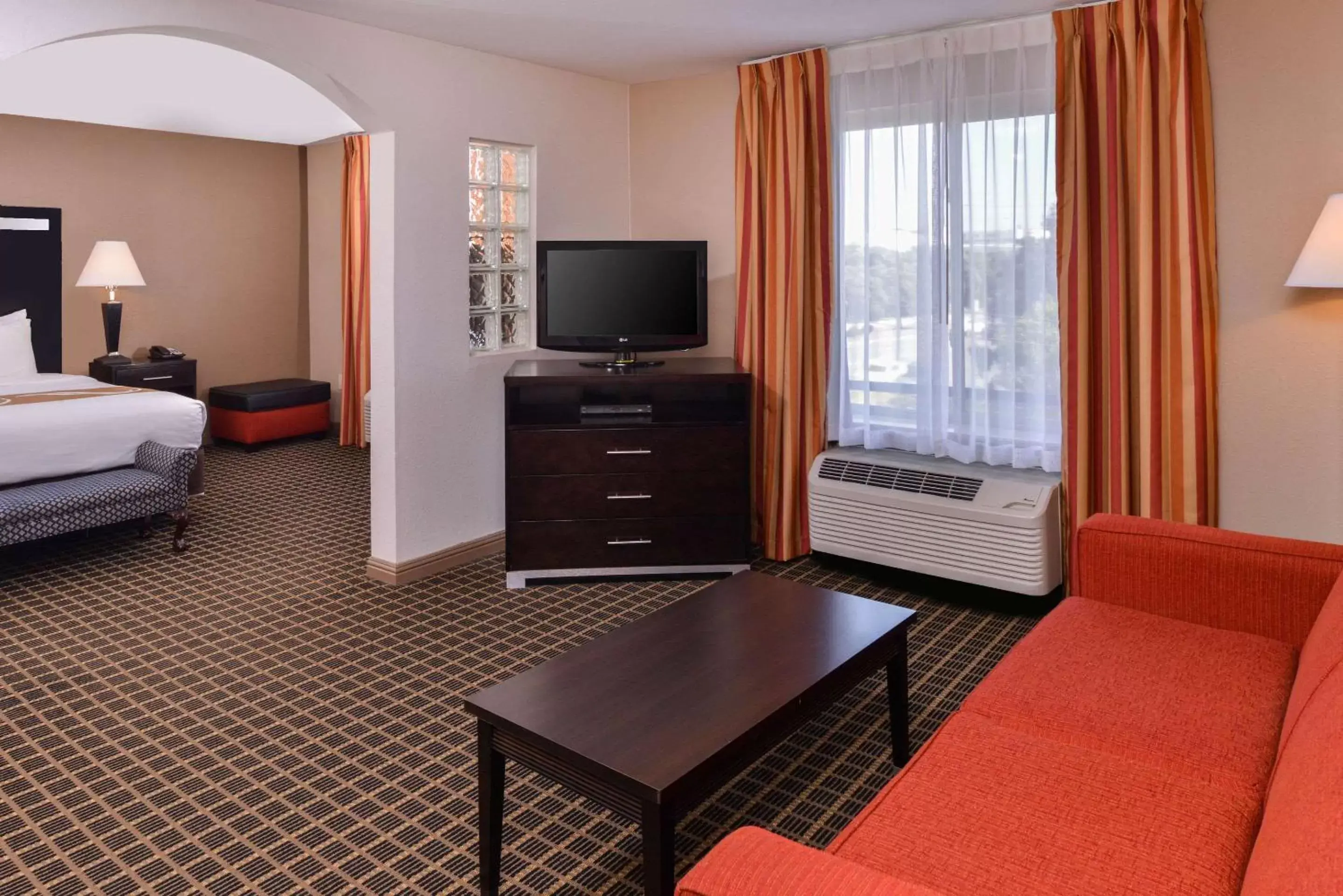 Photo of the whole room, TV/Entertainment Center in Hotel Nova SFO By FairBridge