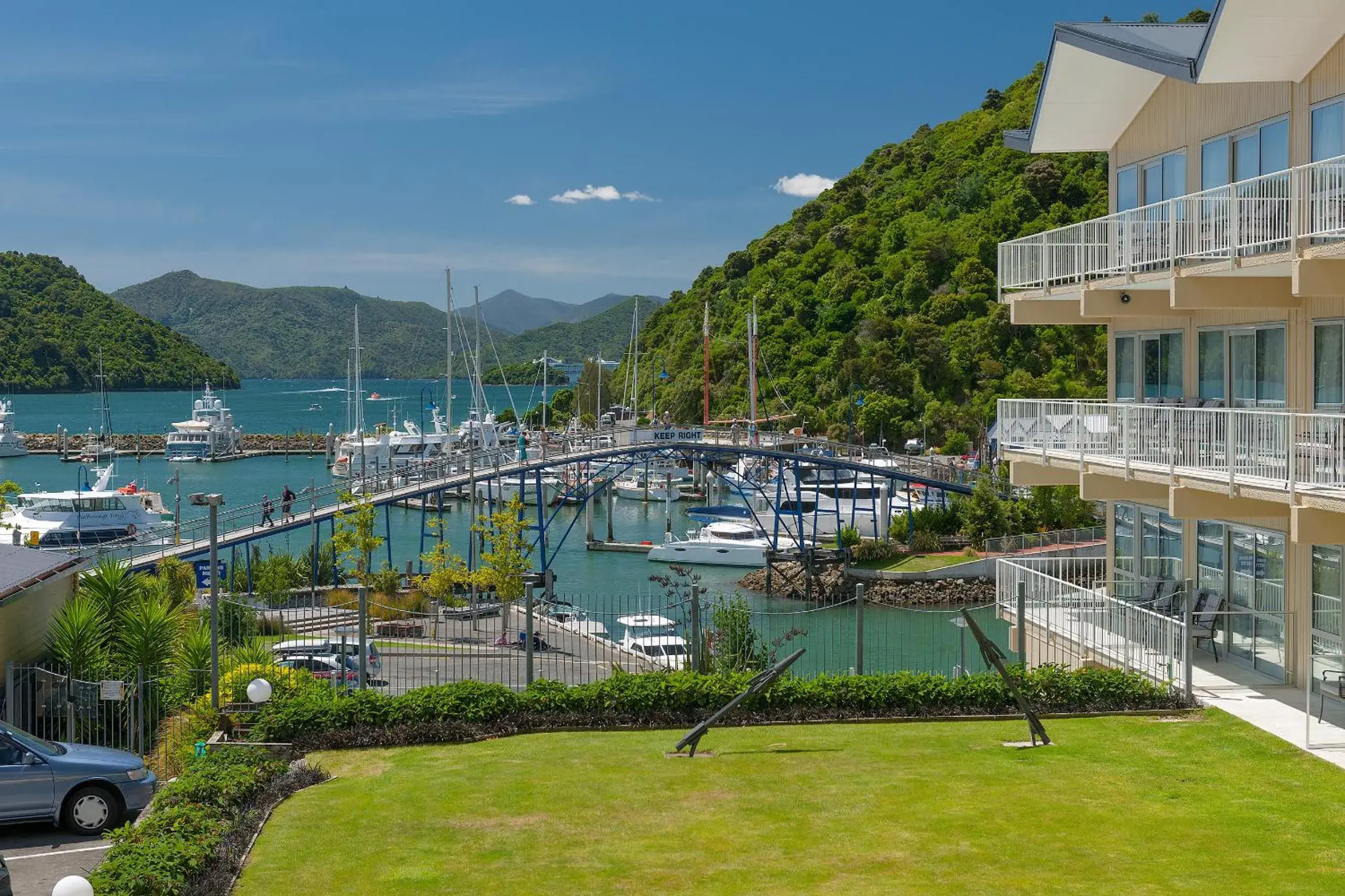 Mountain view in Beachcomber Inn Picton Mountain view in Beachcomber Inn Picton