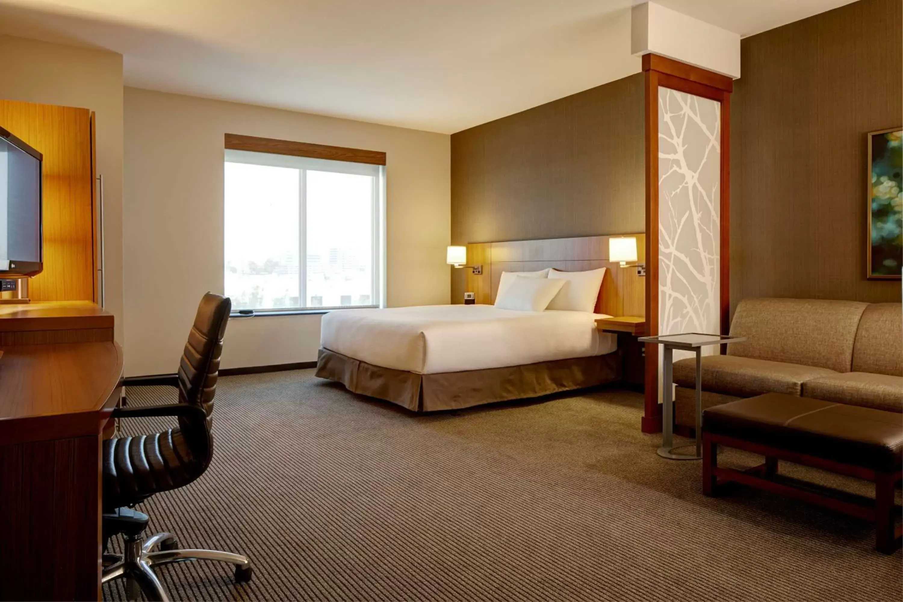 Photo of the whole room, Bed in Hyatt Place Detroit/Novi