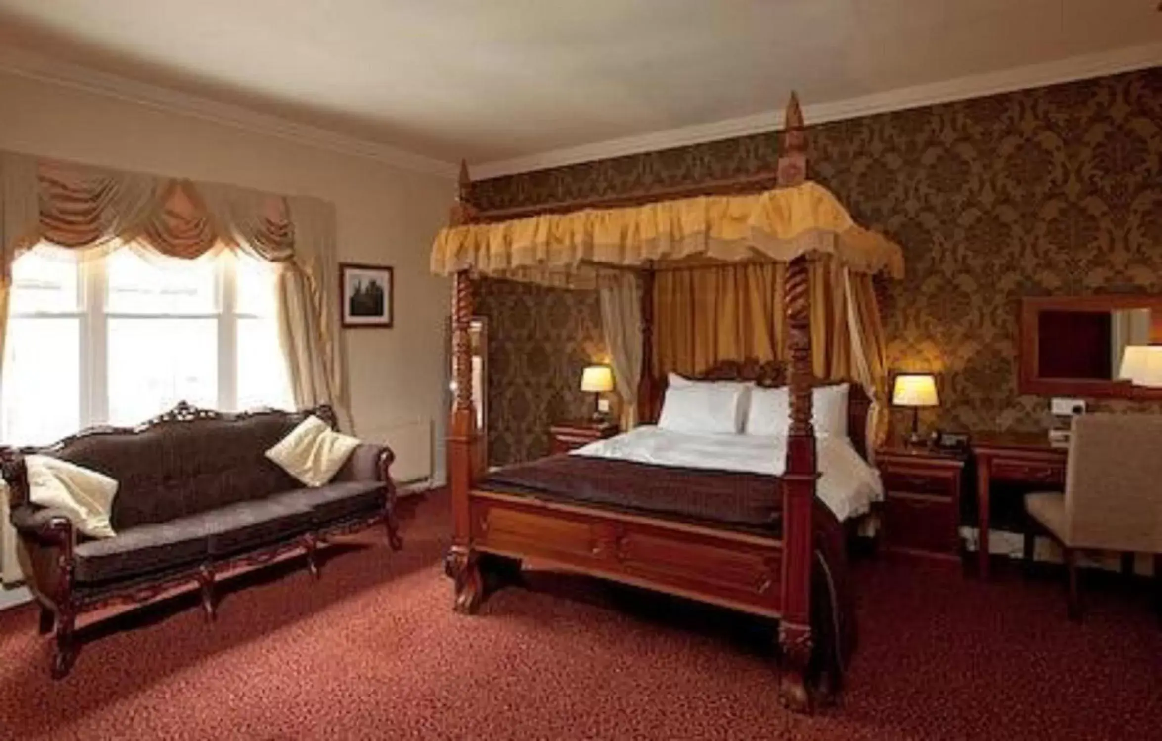 Superior Double Room in Lamb Hotel by Greene King Inns