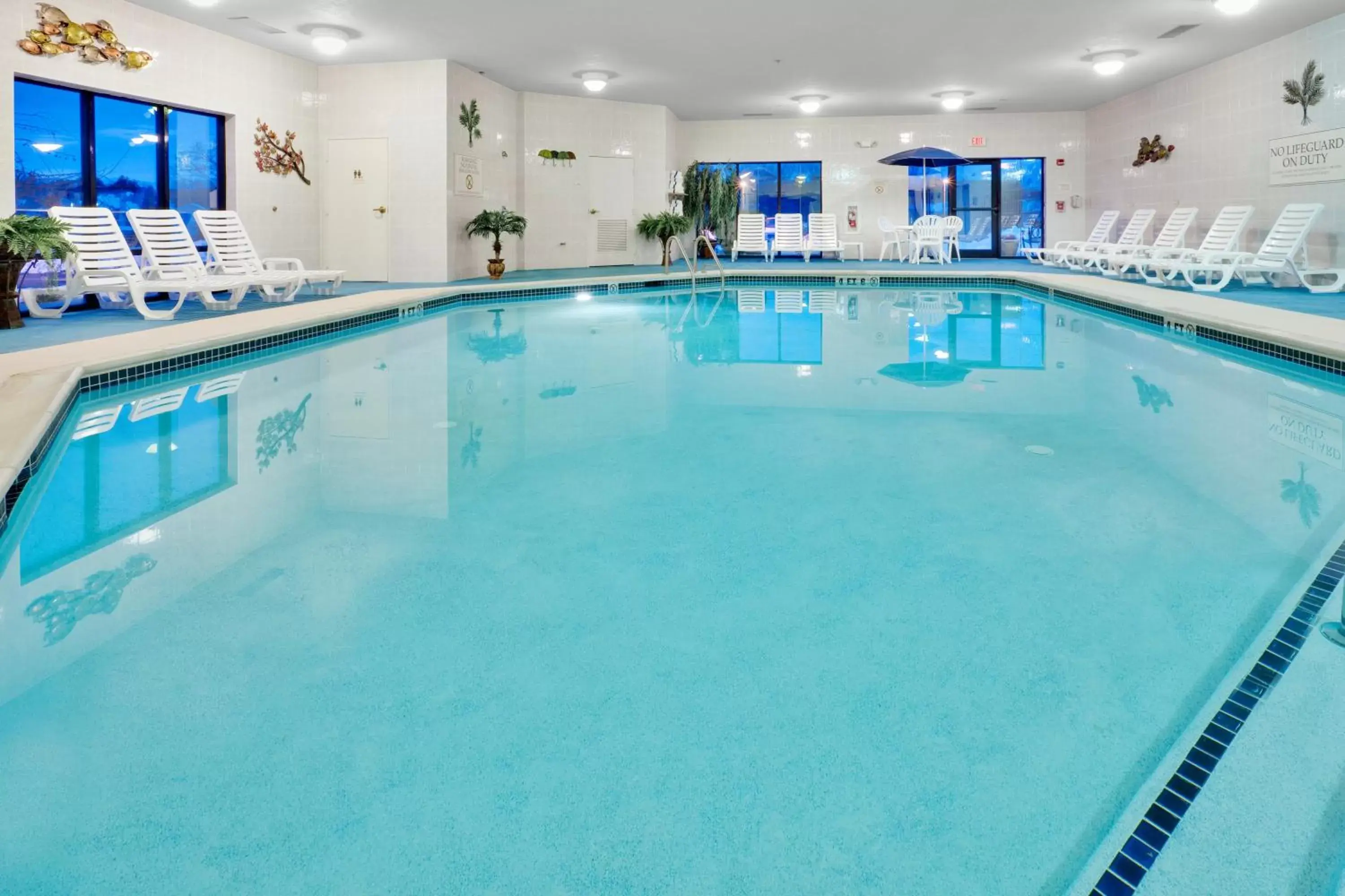 Swimming Pool in Holiday Inn Express Hotel & Suites Easton, an IHG Hotel
