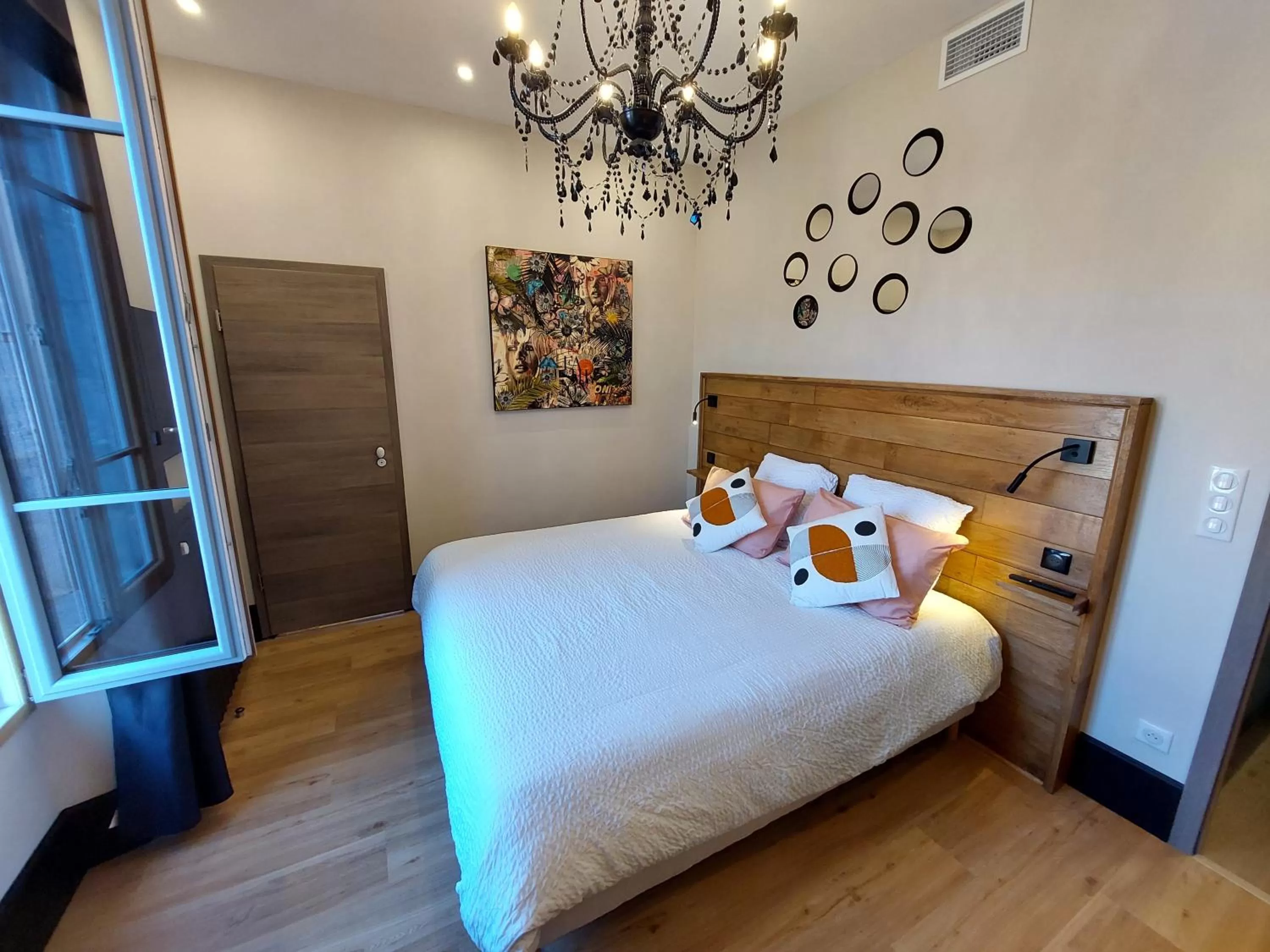 Bedroom, Bed in La Belle Epoque & Spa - Maison d'hôtes