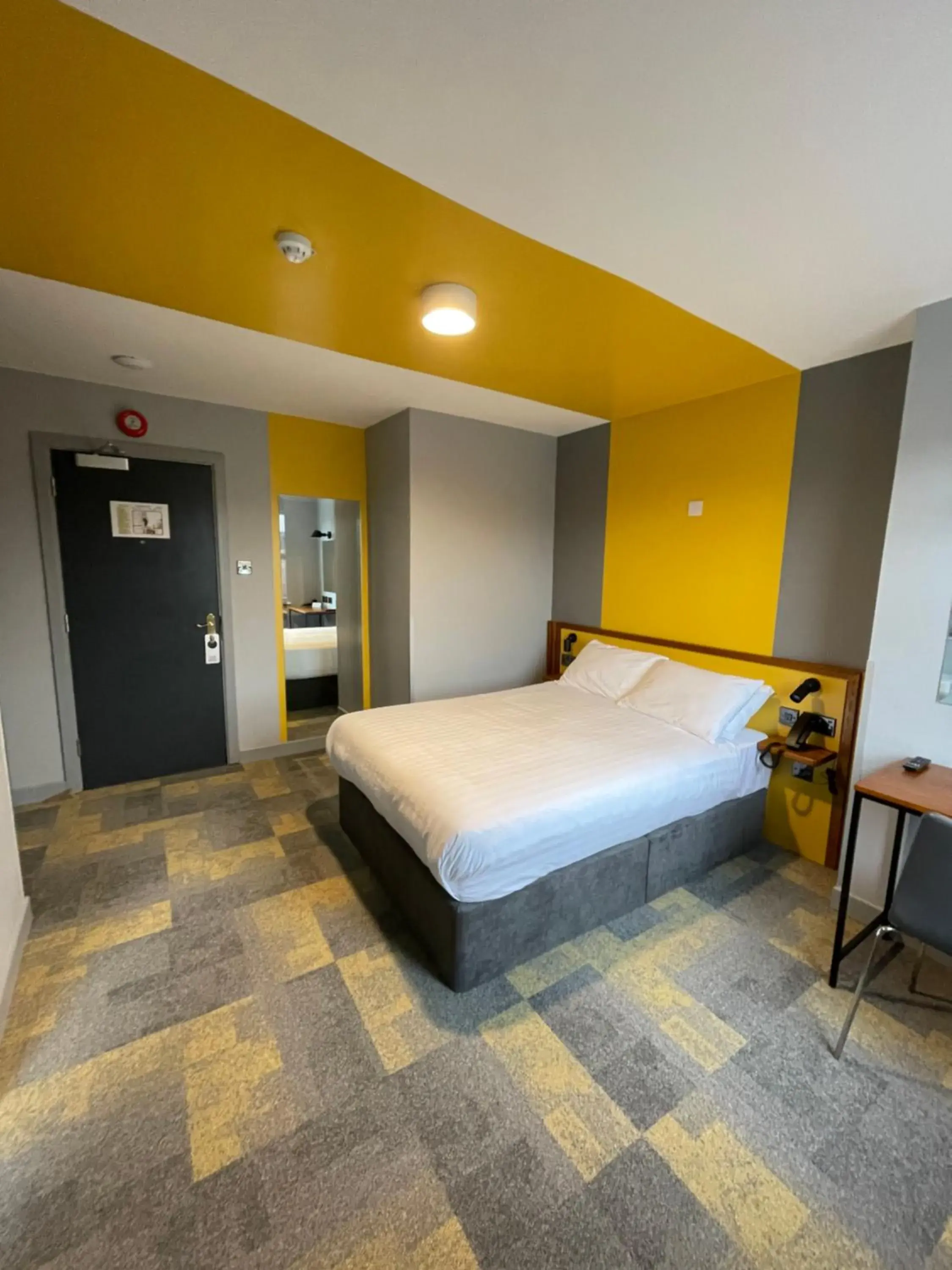 Photo of the whole room, Bed in Fitzsimons Hotel Temple Bar