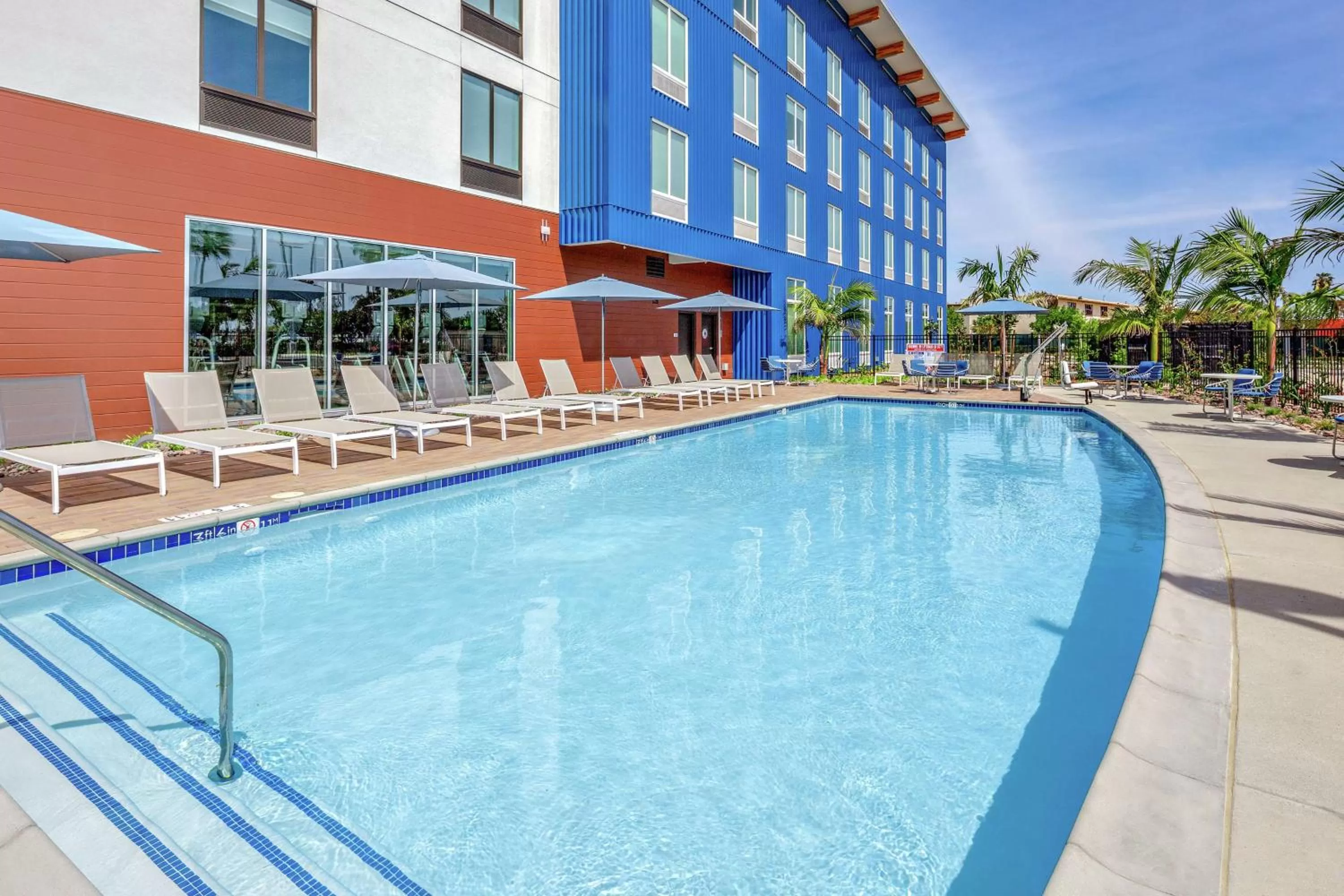 Pool view in Hampton Inn & Suites San Diego Airport Liberty Station