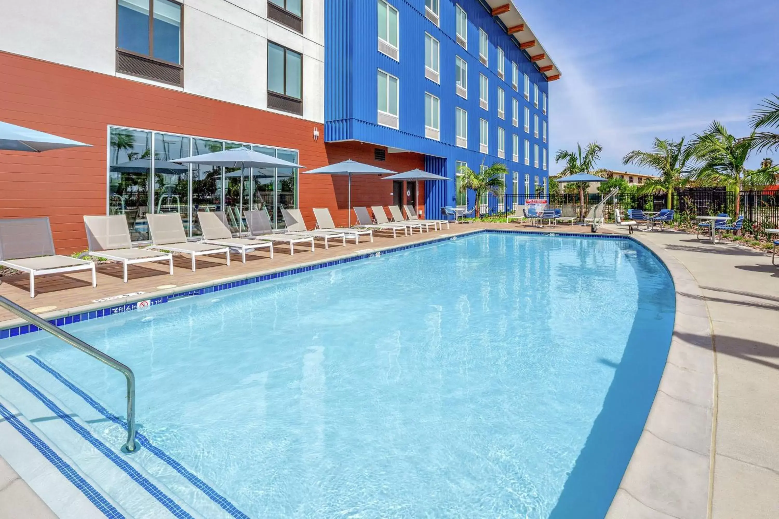 Pool view, Swimming Pool in Hampton Inn & Suites San Diego Airport Liberty Station