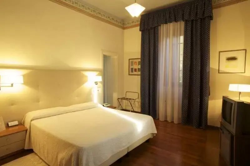 Bedroom, Bed in Deco Hotel