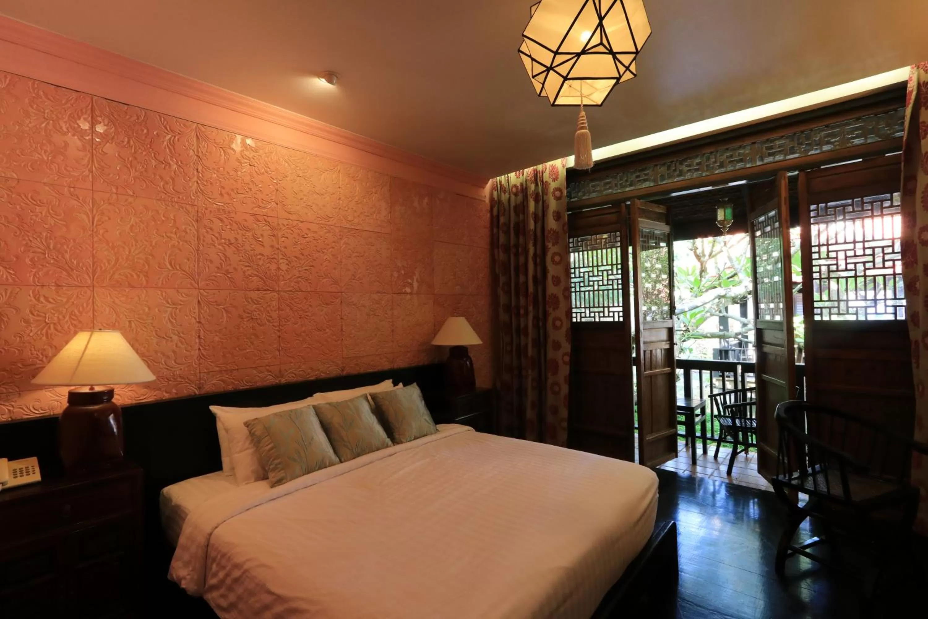 Bed in Tharaburi Resort