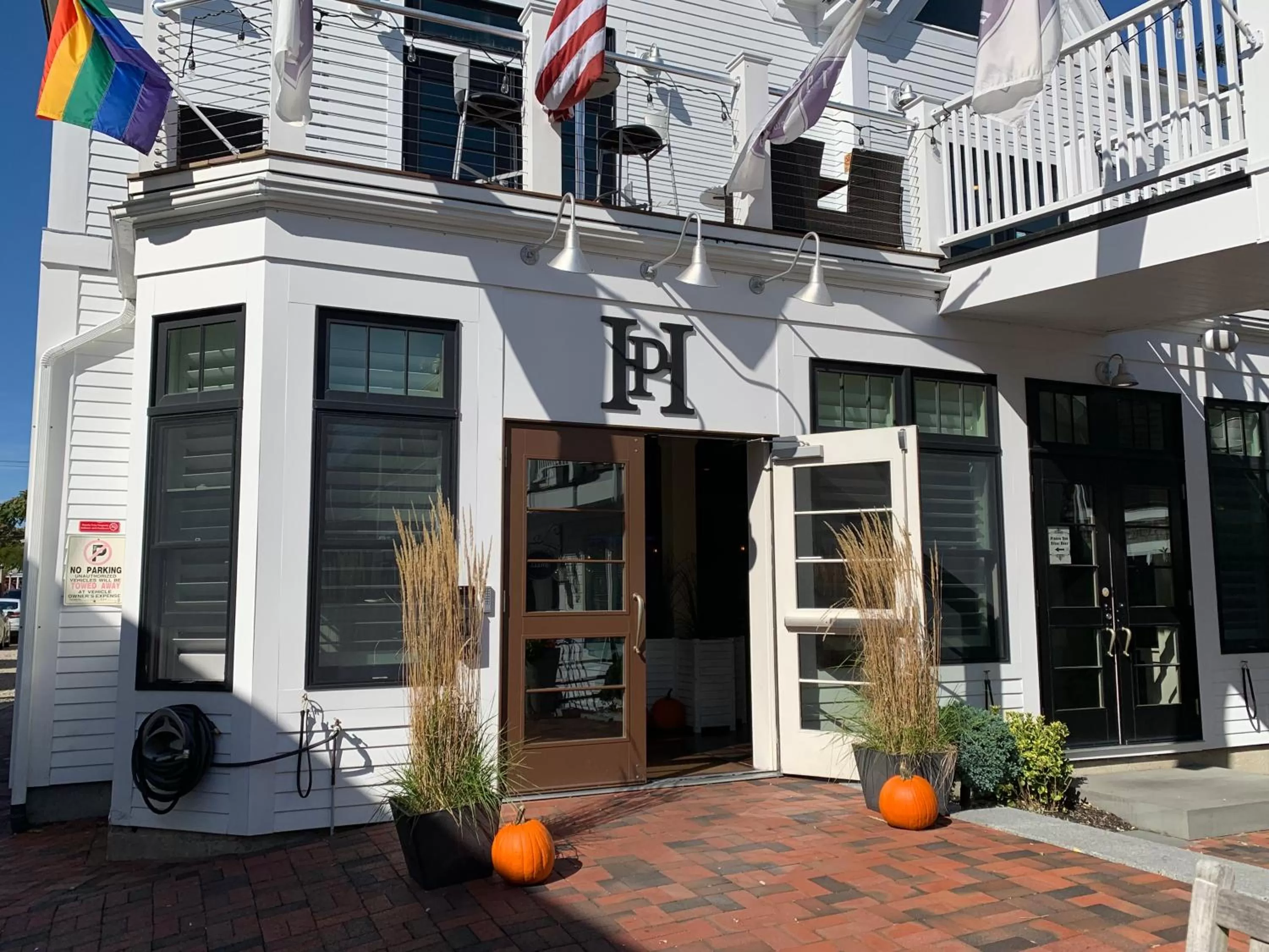 Facade/entrance in Pilgrim House