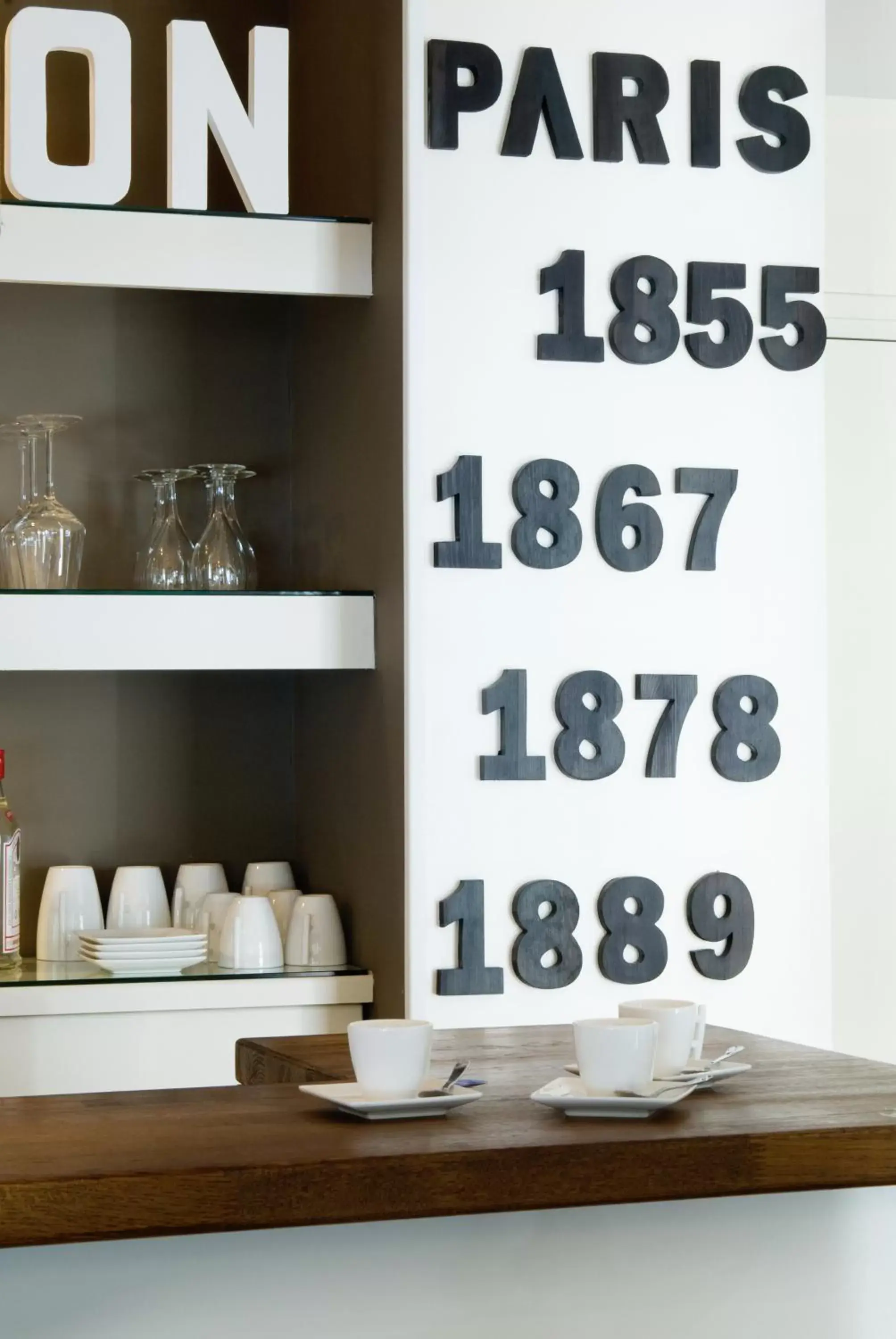 Lounge or bar in Hôtel de l'Exposition - Tour Eiffel Lounge or bar in Hôtel de l'Exposition - Tour Eiffel