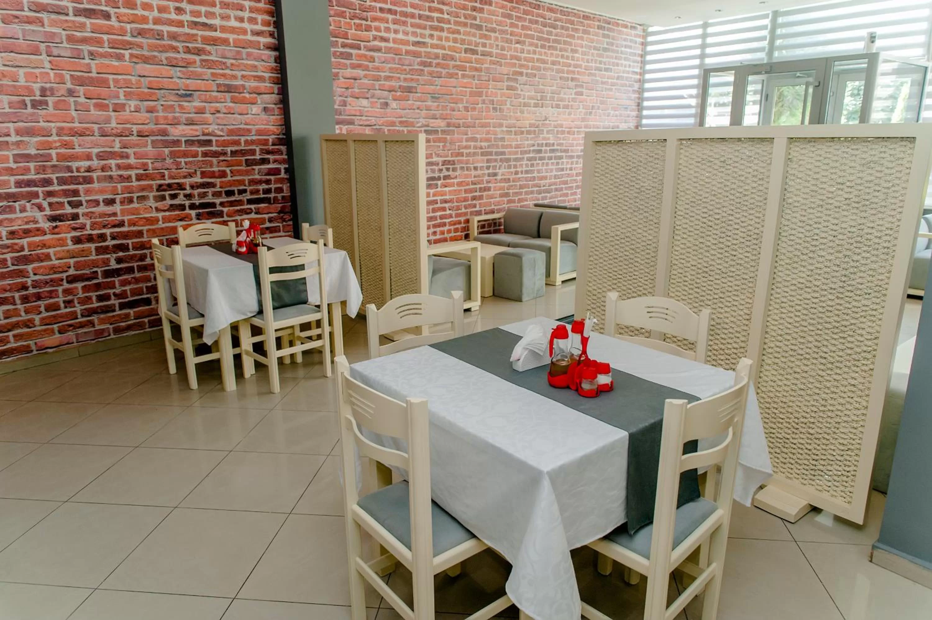 Restaurant/Places to Eat in Hotel EDEA