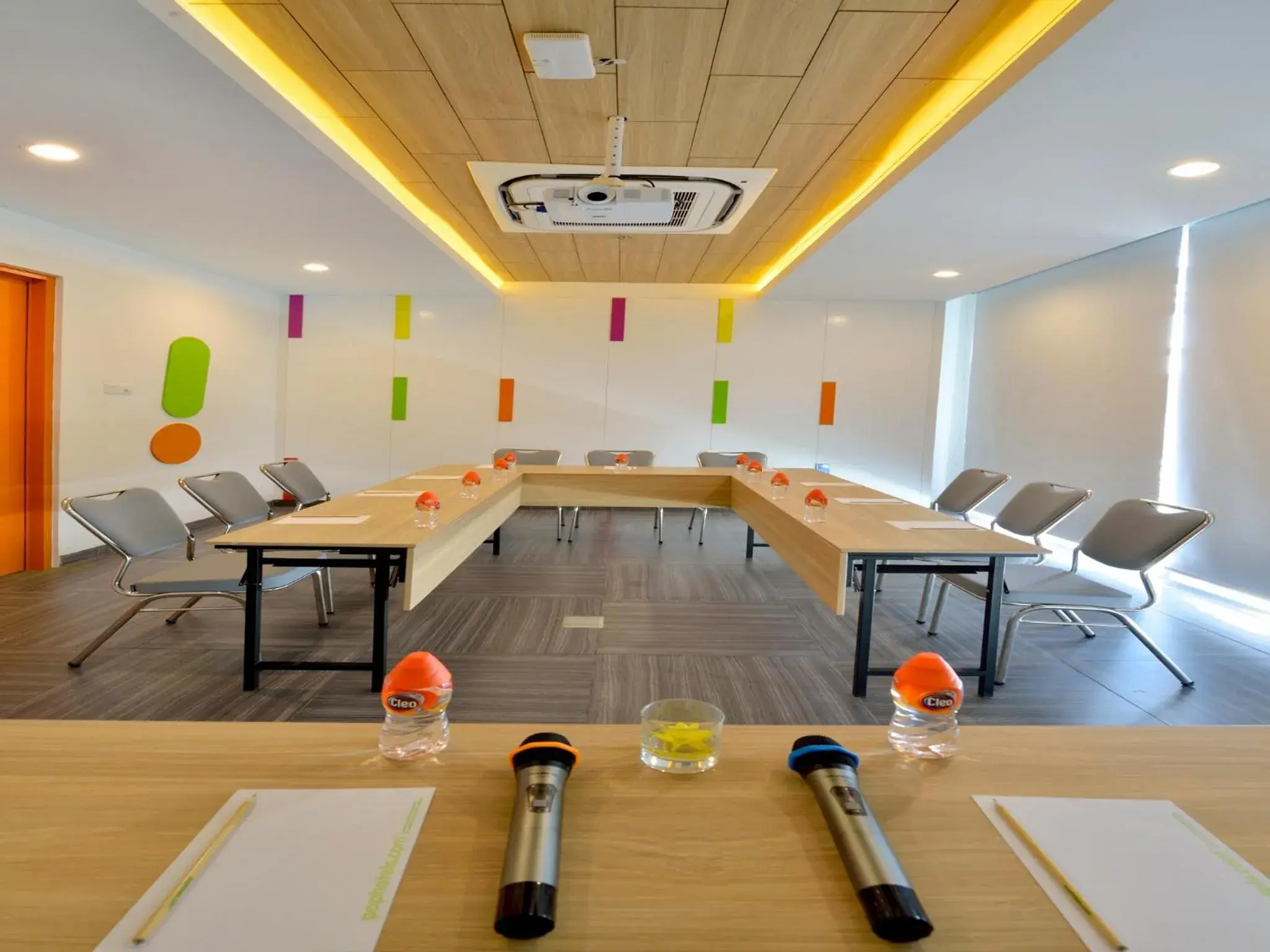 Meeting/conference room, Business Area/Conference Room in Pop Hotel Stasiun Kota Surabaya