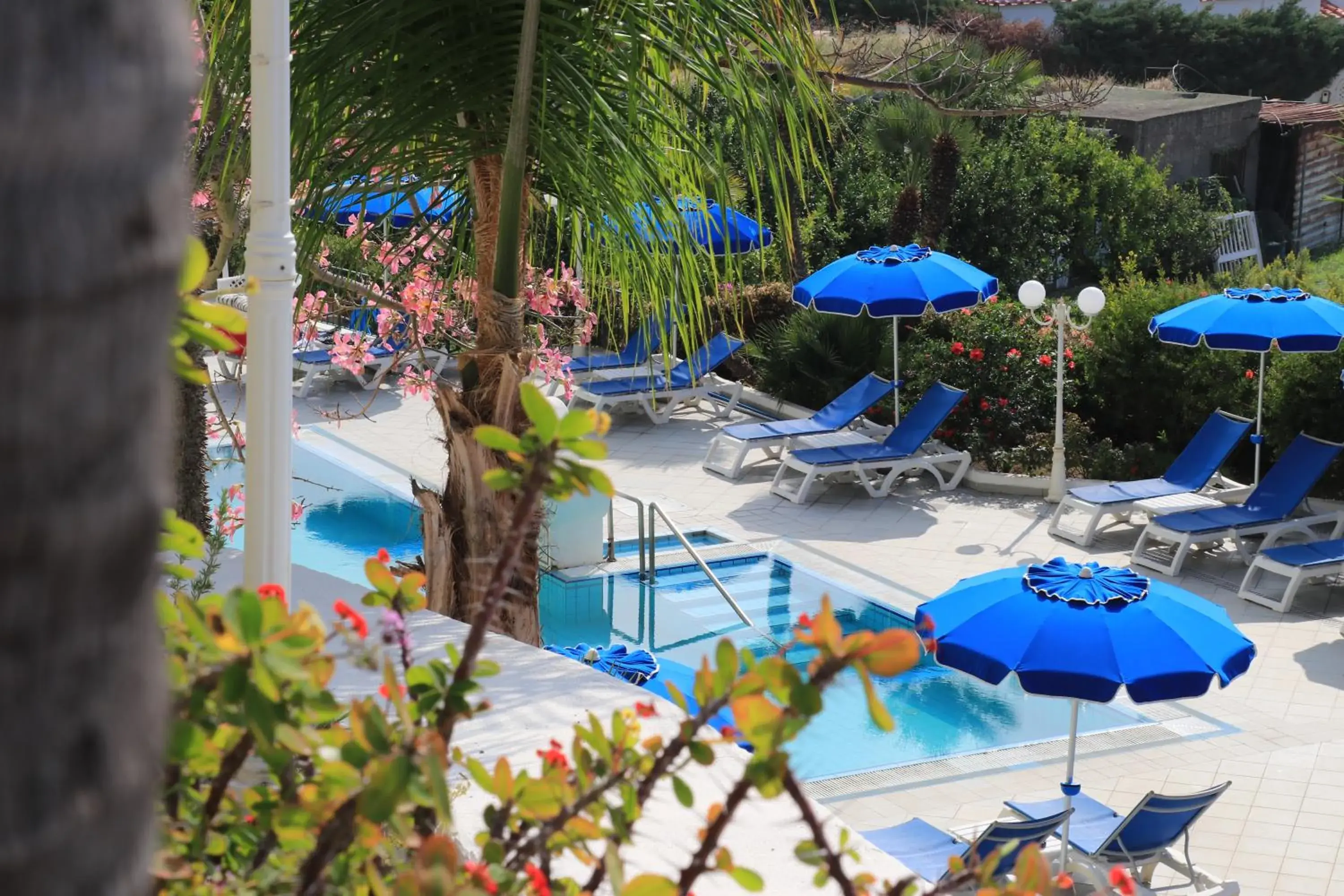 Garden, Pool View in Hotel Capizzo