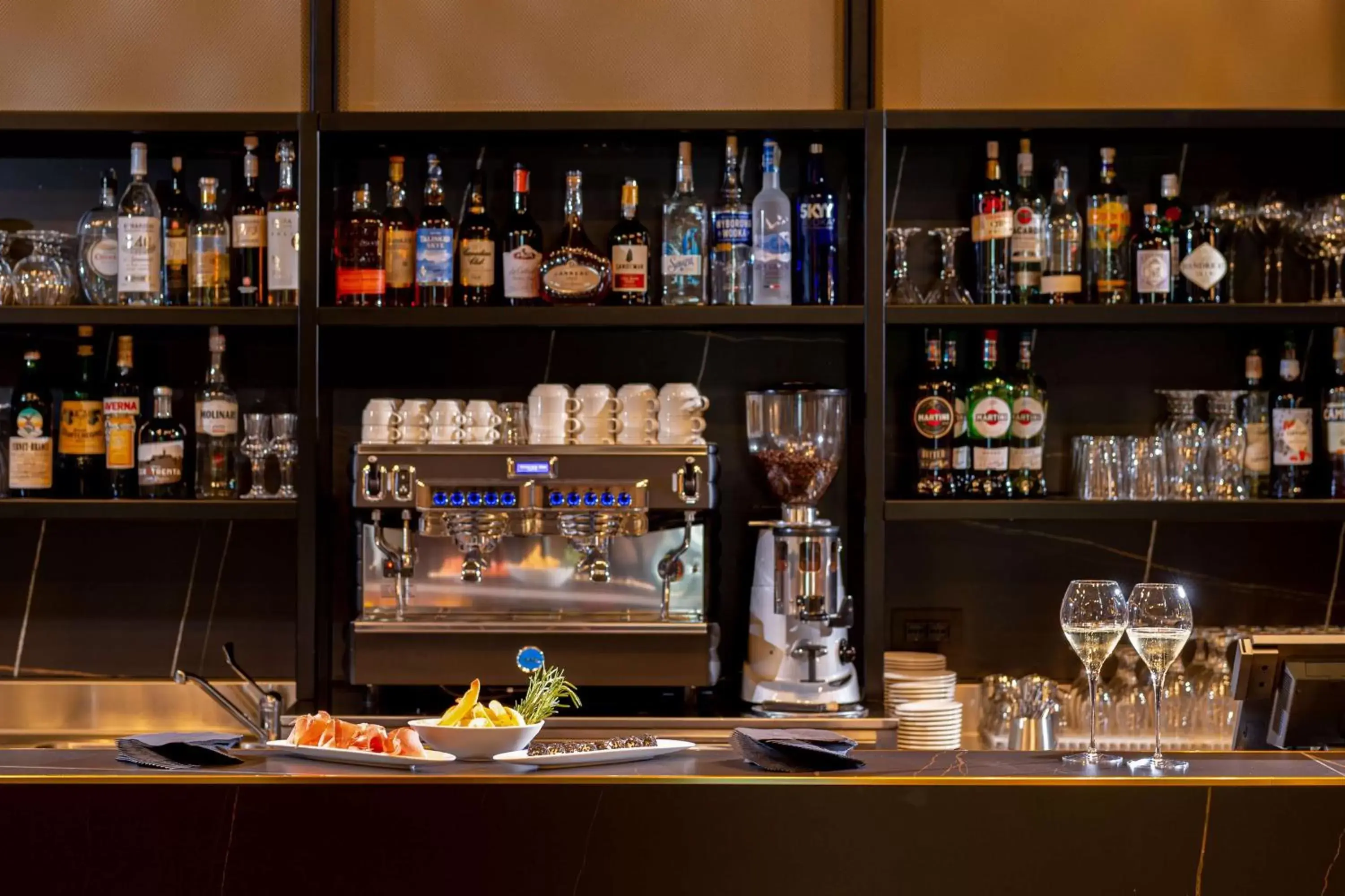 Lounge or bar in DoubleTree by Hilton Brescia