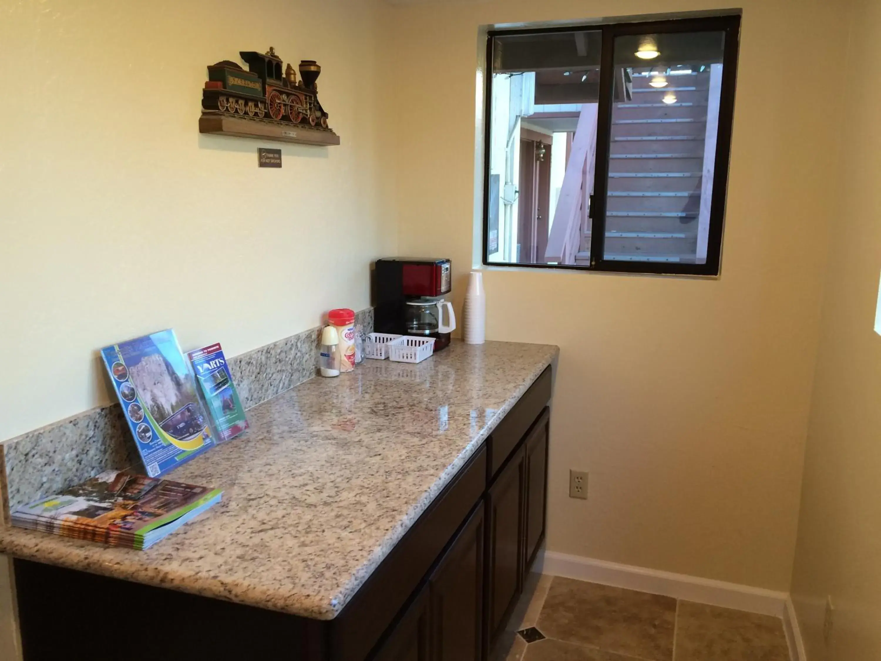 Lobby or reception, TV/Entertainment Center in Jamestown Railtown Motel