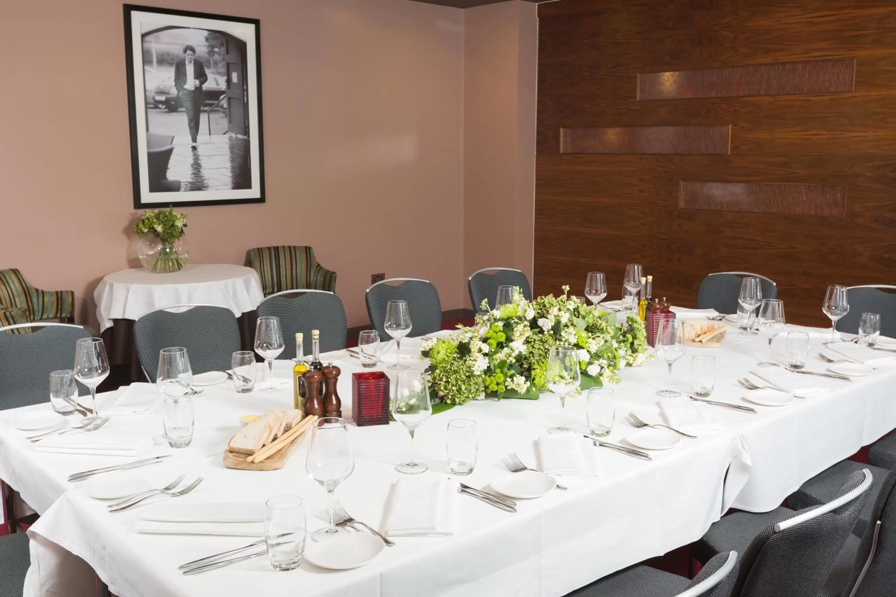 Restaurant/places to eat in Holiday Inn Manchester-Mediacityuk by IHG
