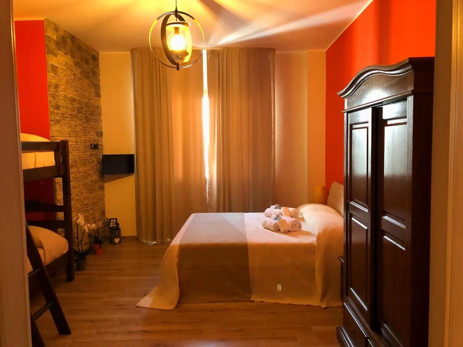 Photo of the whole room, Bed in Isolabella