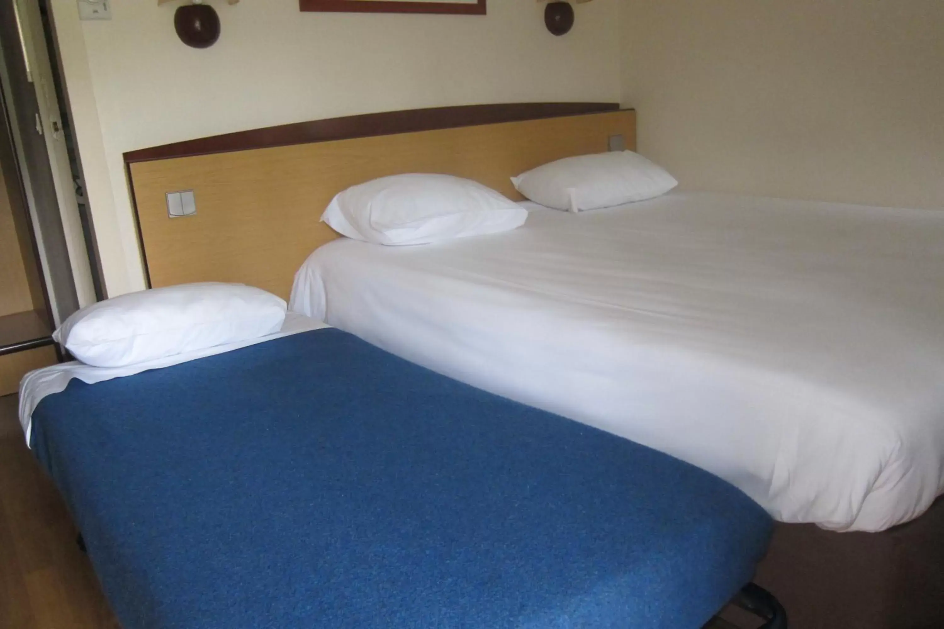 Bed in Campanile Clermont-Ferrand ~ Thiers Bed in Campanile Clermont-Ferrand ~ Thiers