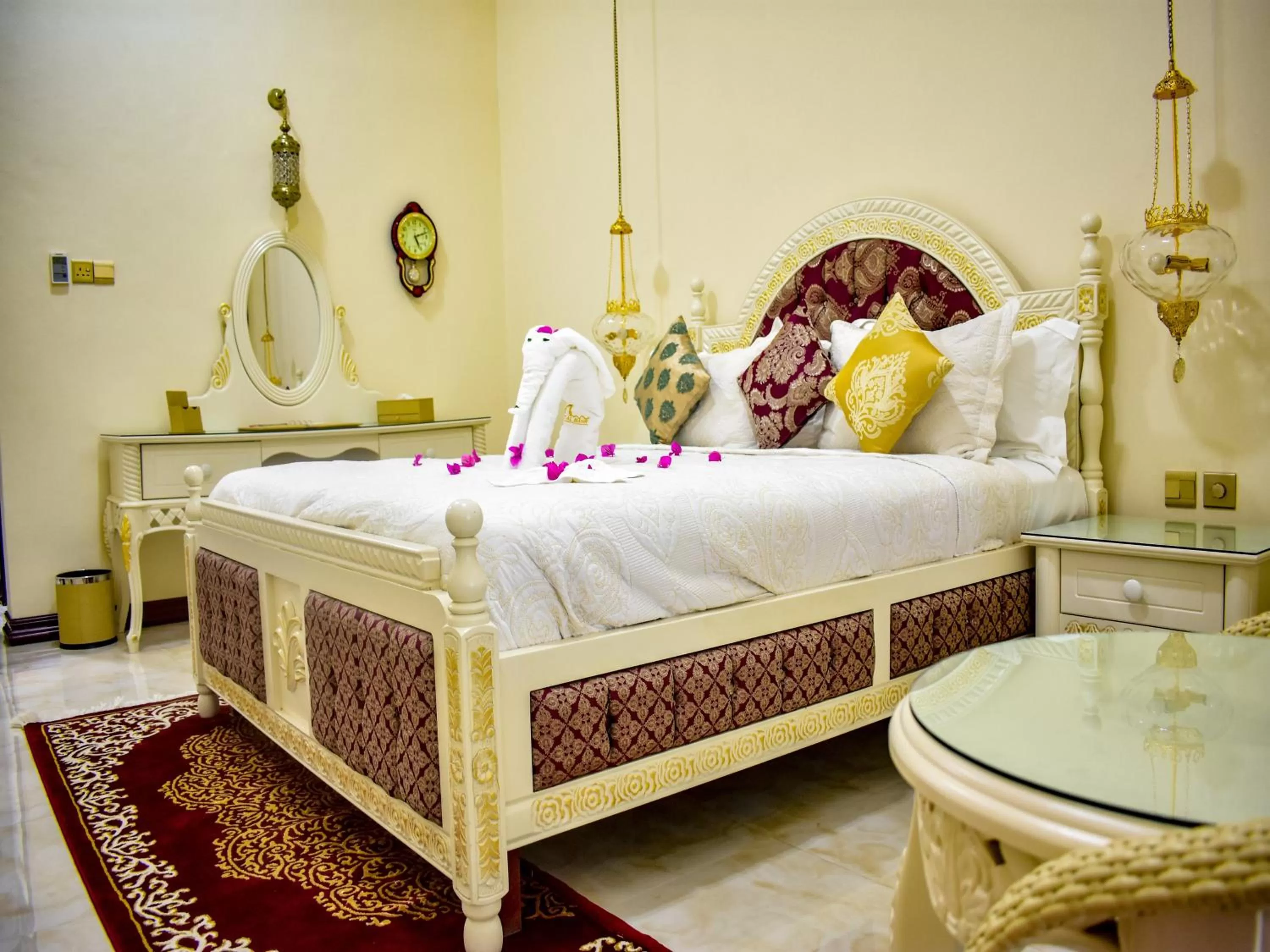 Bedroom, Bed in Madinat Al Bahr Business & Spa Hotel