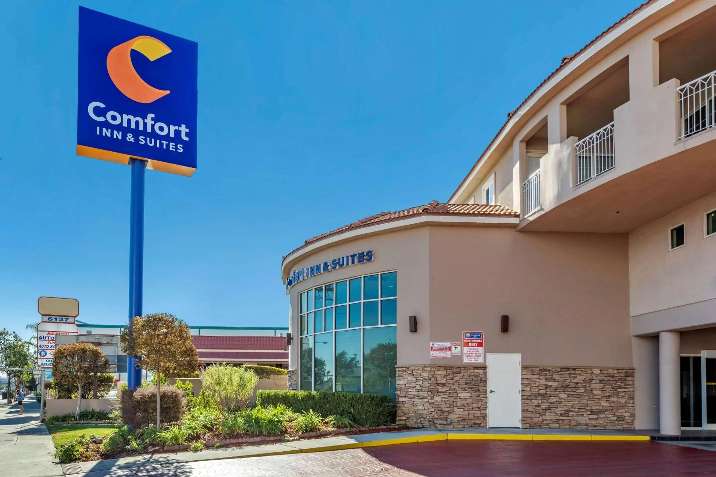 Property building in Comfort Inn & Suites Near Universal - N Hollywood - Burbank