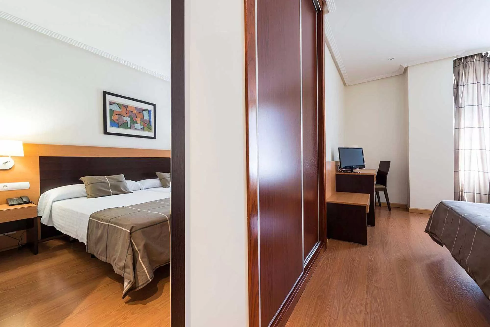 Photo of the whole room, Bed in FC Infantas de León