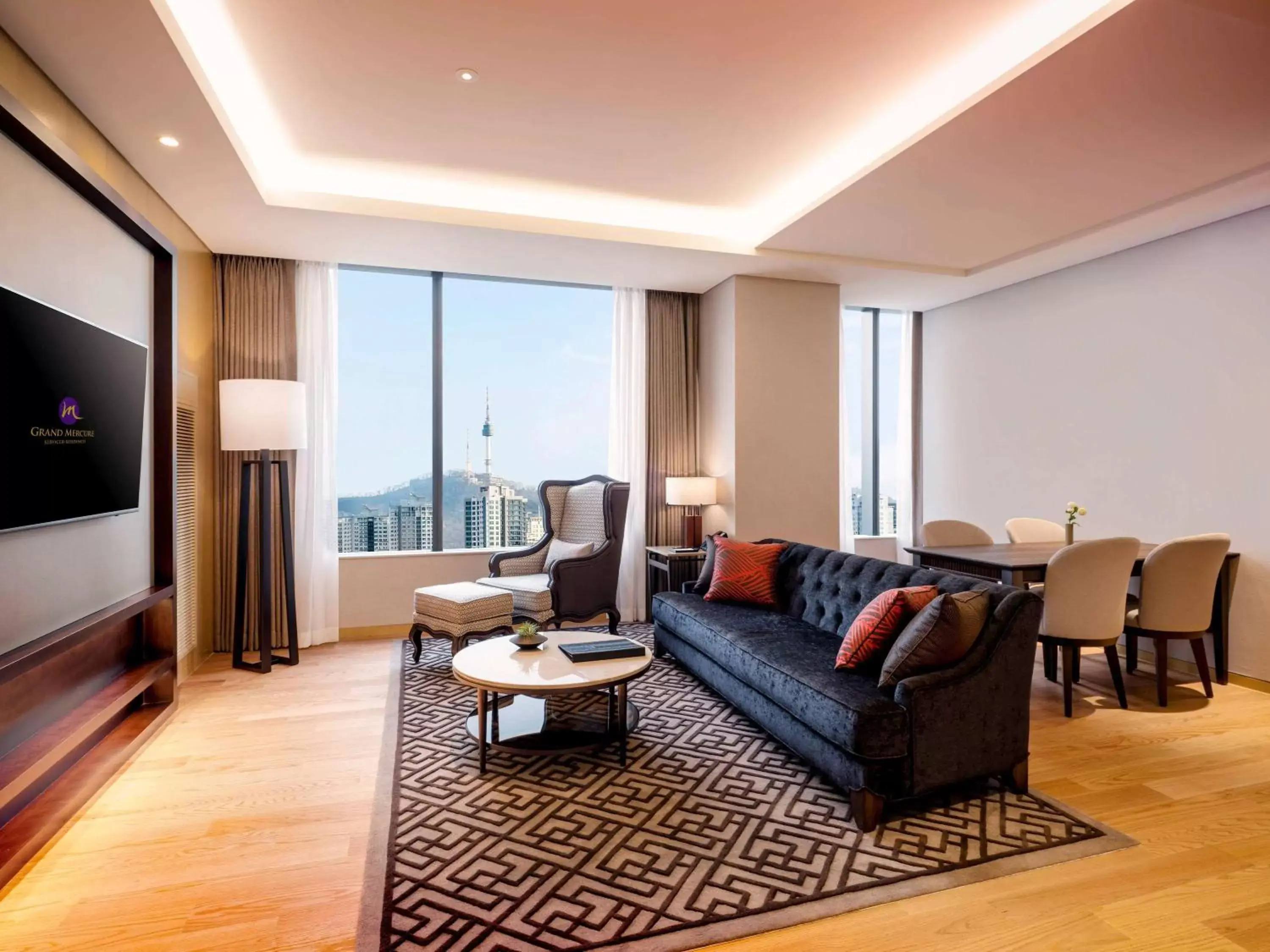 Photo of the whole room, Seating Area in Grand Mercure Ambassador Hotel and Residences Seoul Yongsan