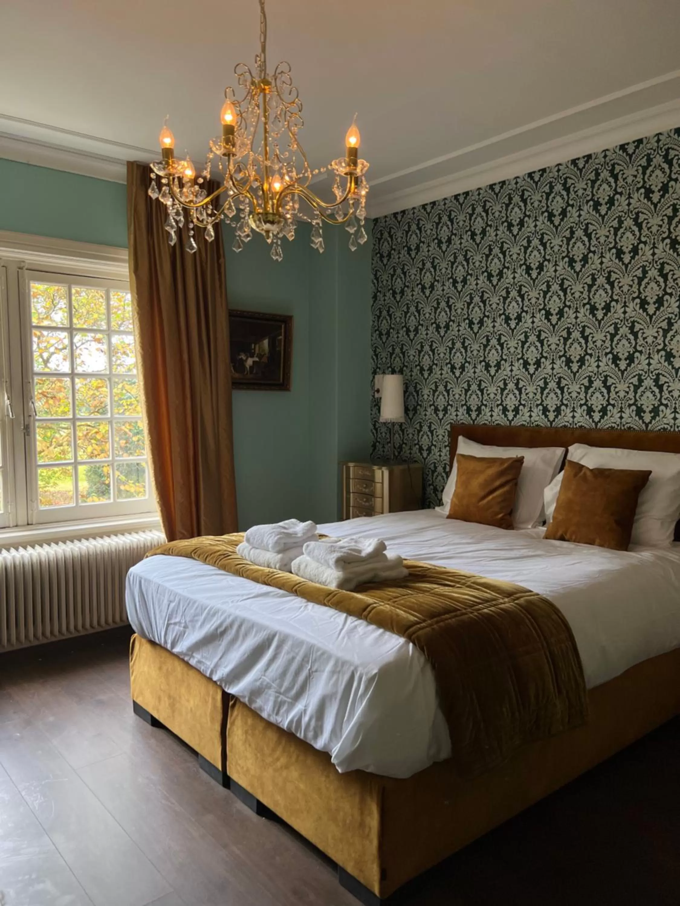 Bed in Cuatre Brass Stay