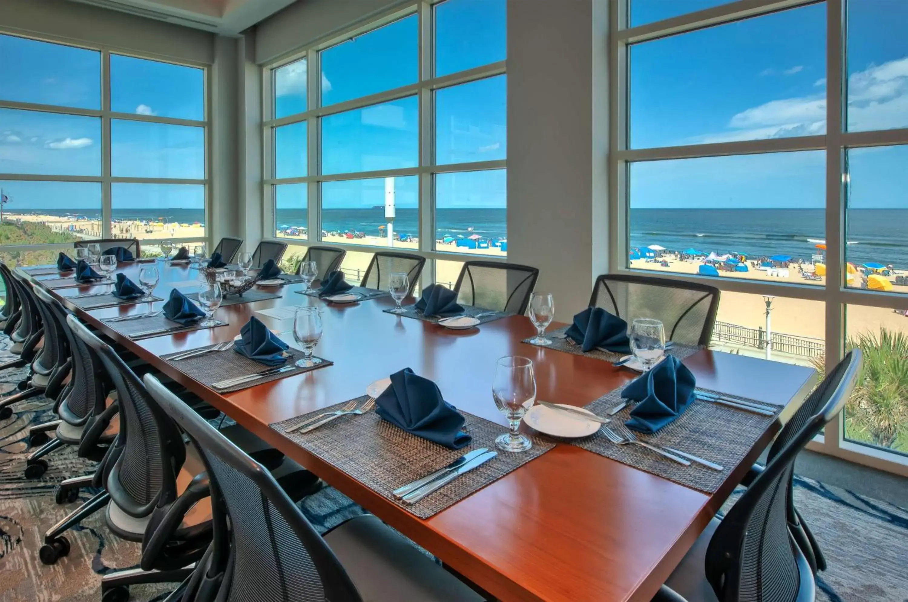 Meeting/conference room, Restaurant/Places to Eat in Hilton Garden Inn Virginia Beach Oceanfront