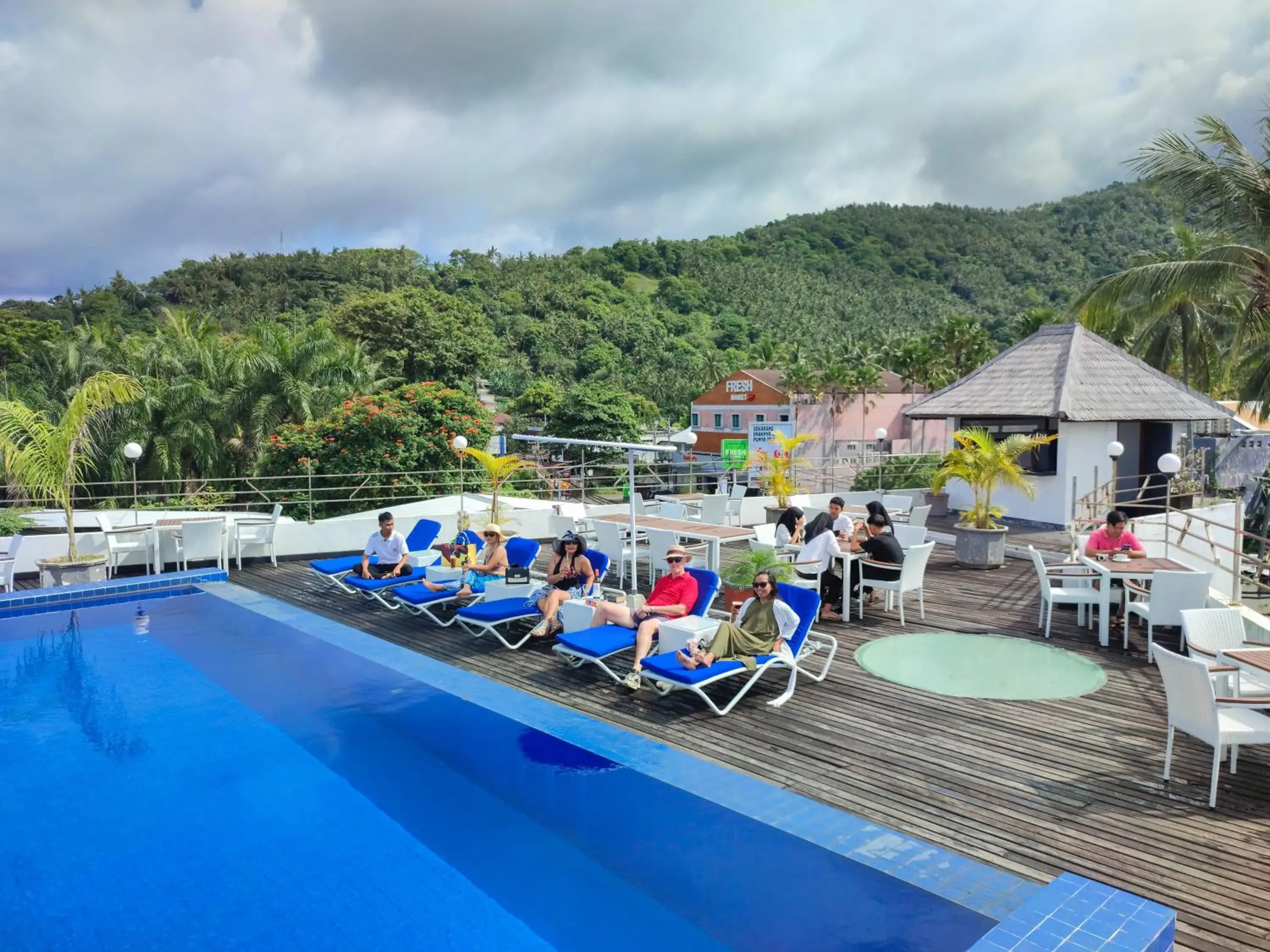 Swimming Pool in Taman Unique Hotel