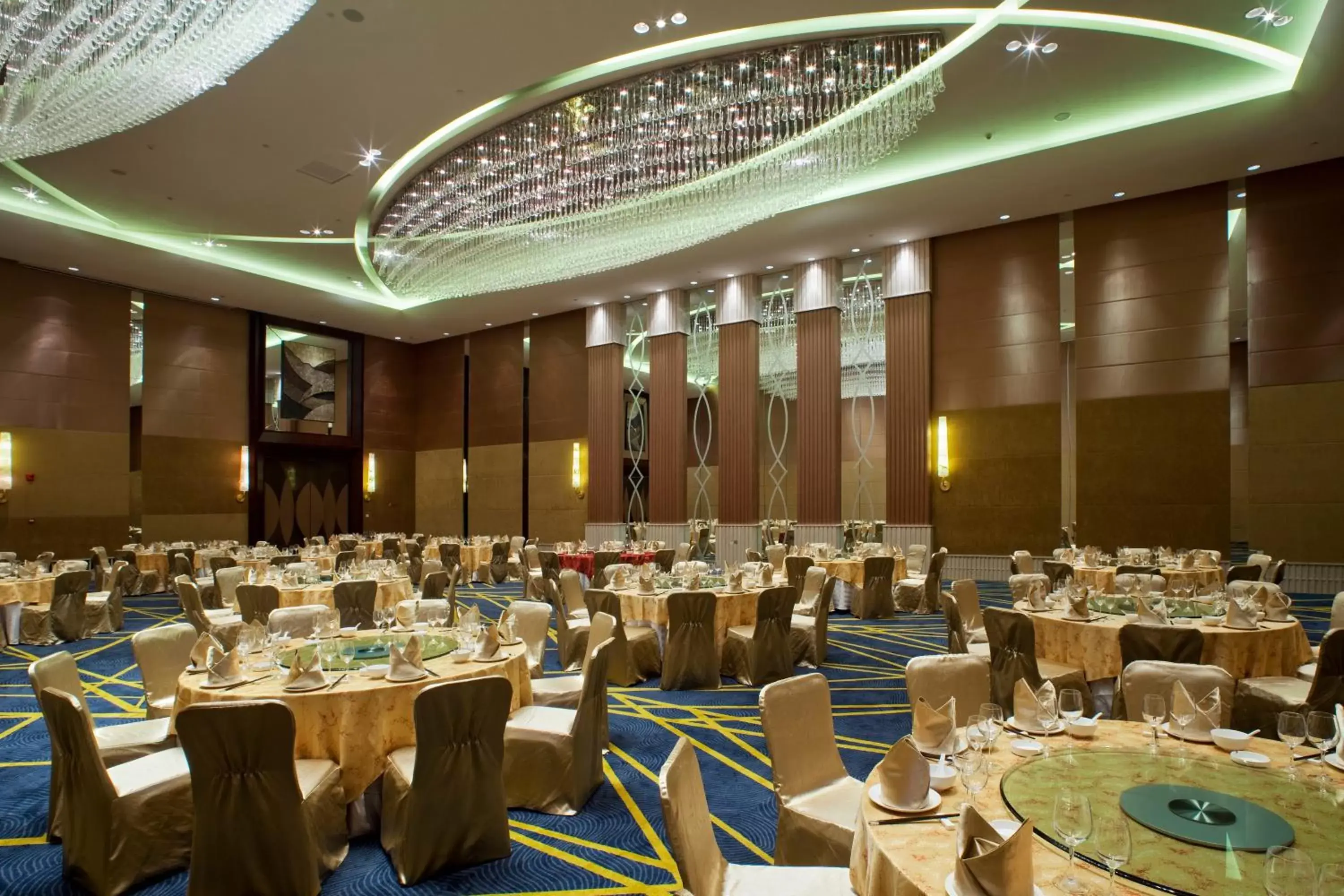 Banquet/Function facilities, Restaurant/Places to Eat in Crowne Plaza Tianjin Binhai, an IHG Hotel