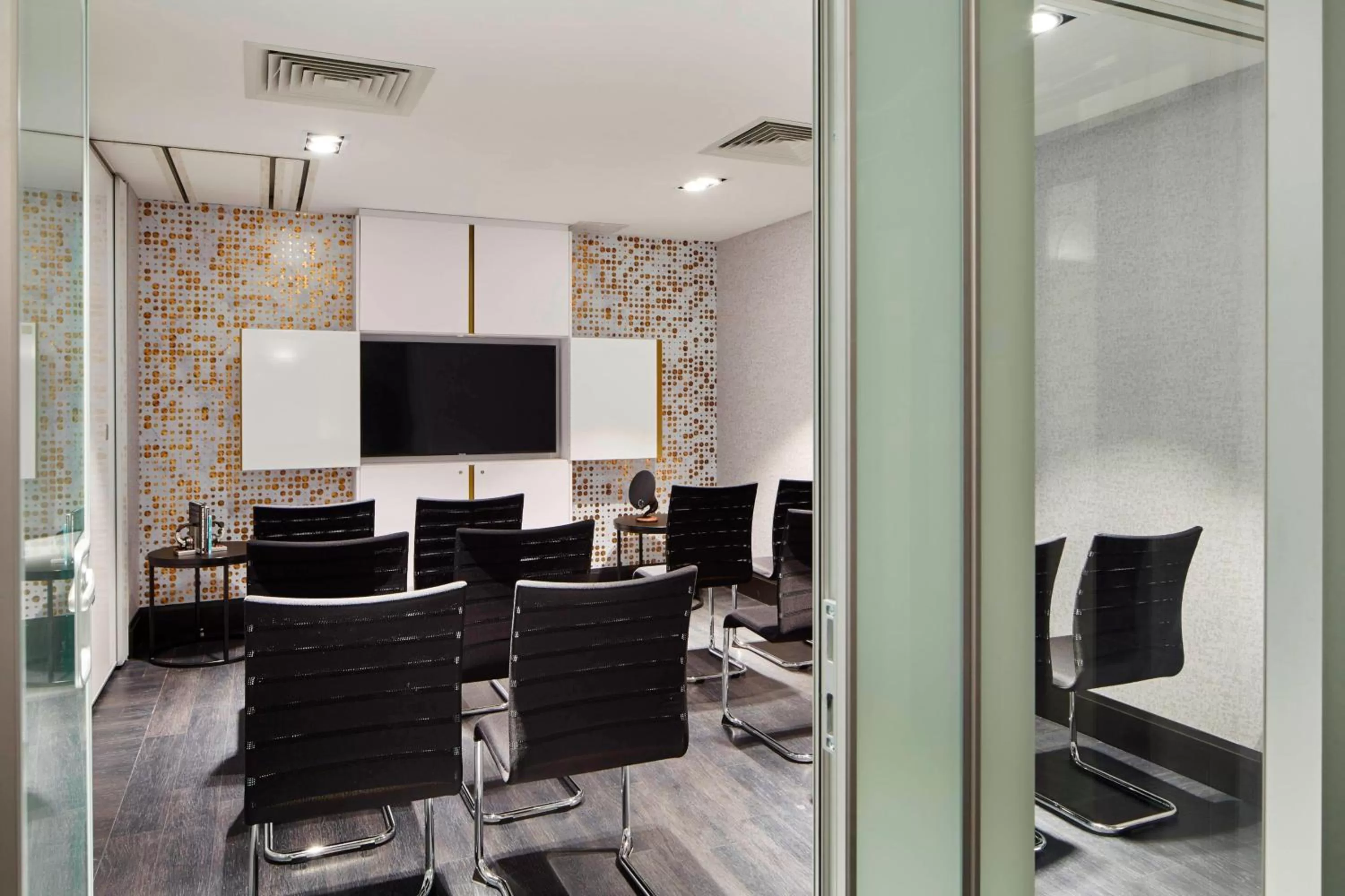 Entertainment in London Marriott Maida Vale