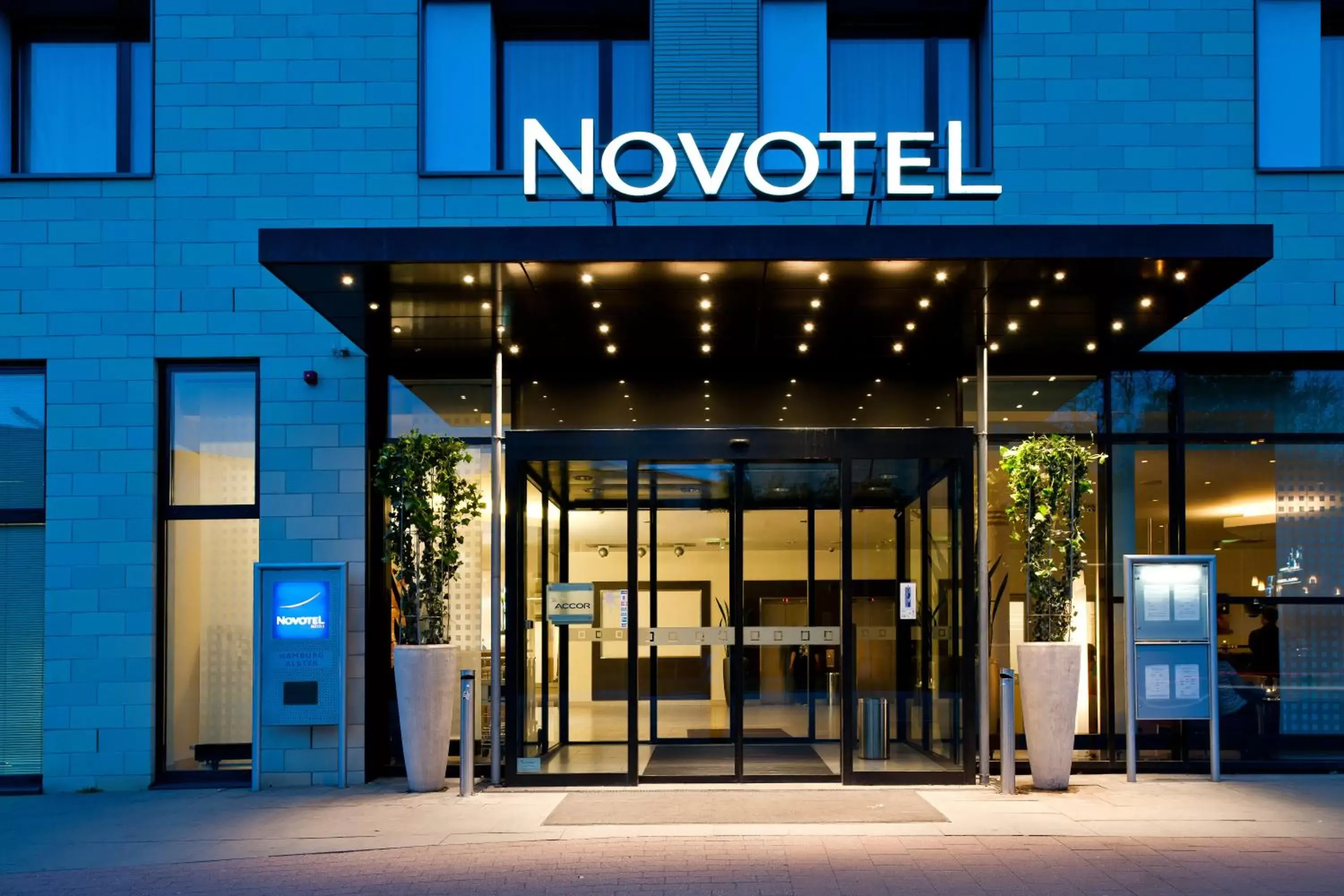 Facade/entrance in Novotel Hamburg City Alster