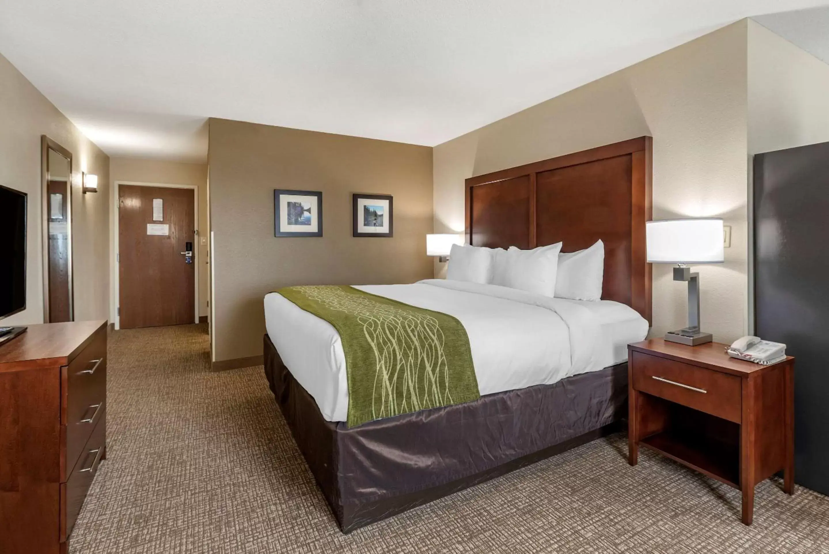 Photo of the whole room, Bed in Comfort Inn & Suites Pueblo