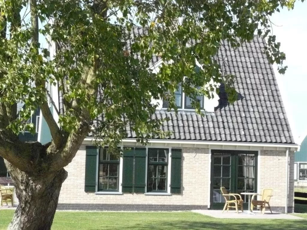 Facade/entrance, Property Building in Recreatiepark Wiringherlant