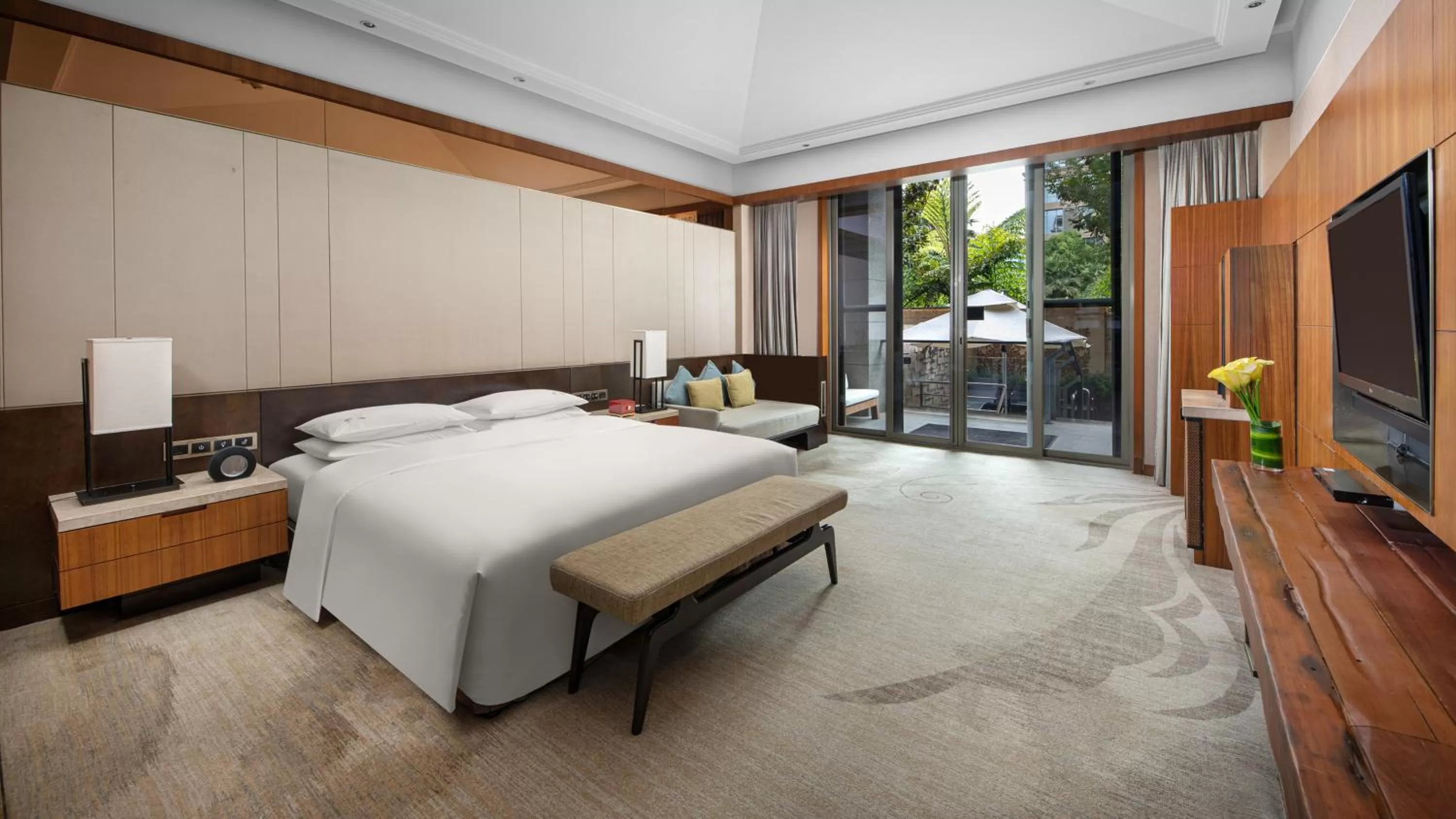 Photo of the whole room, Bed in InterContinental Kunming by IHG