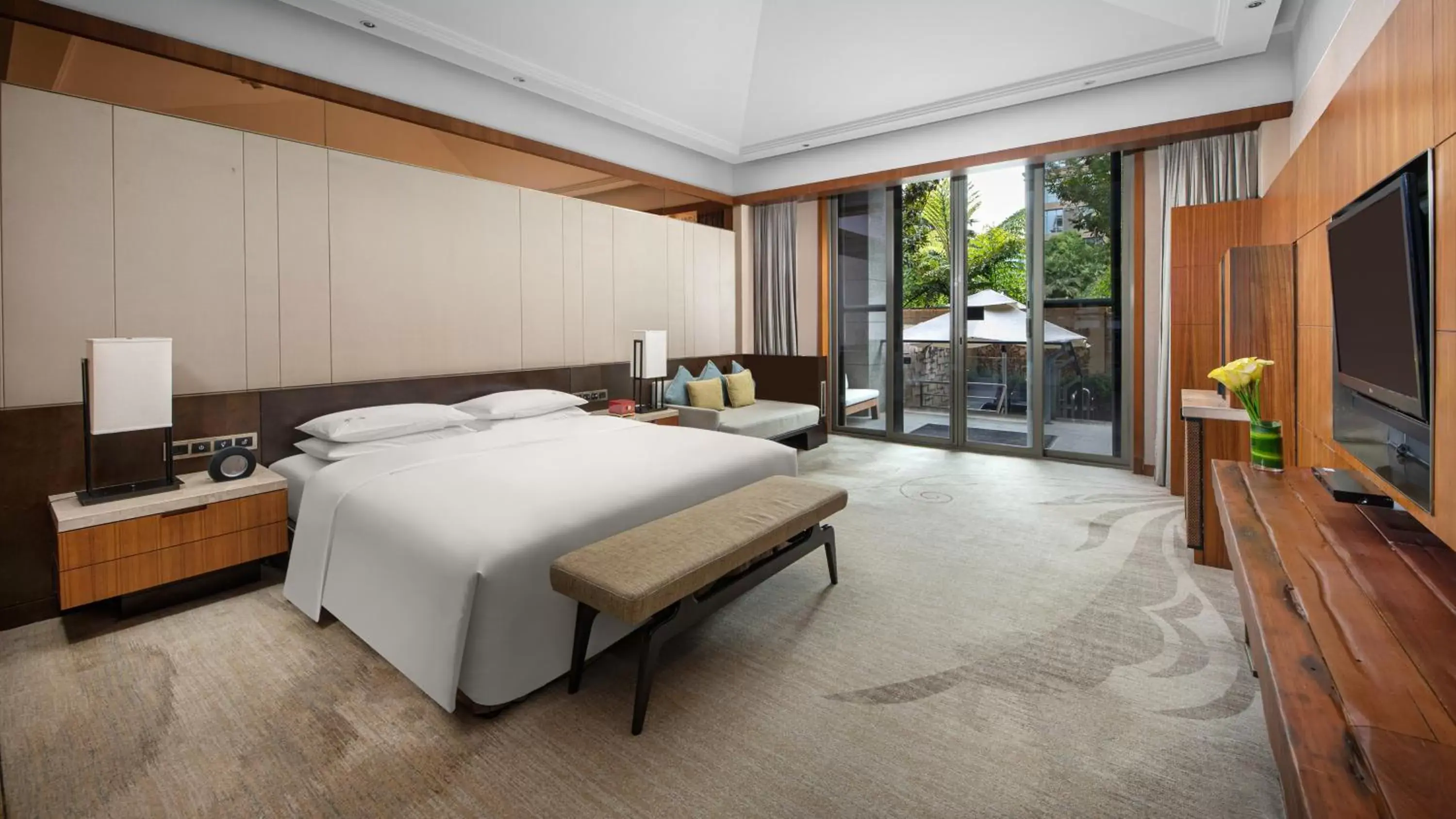 Bed in InterContinental Kunming, an IHG Hotel