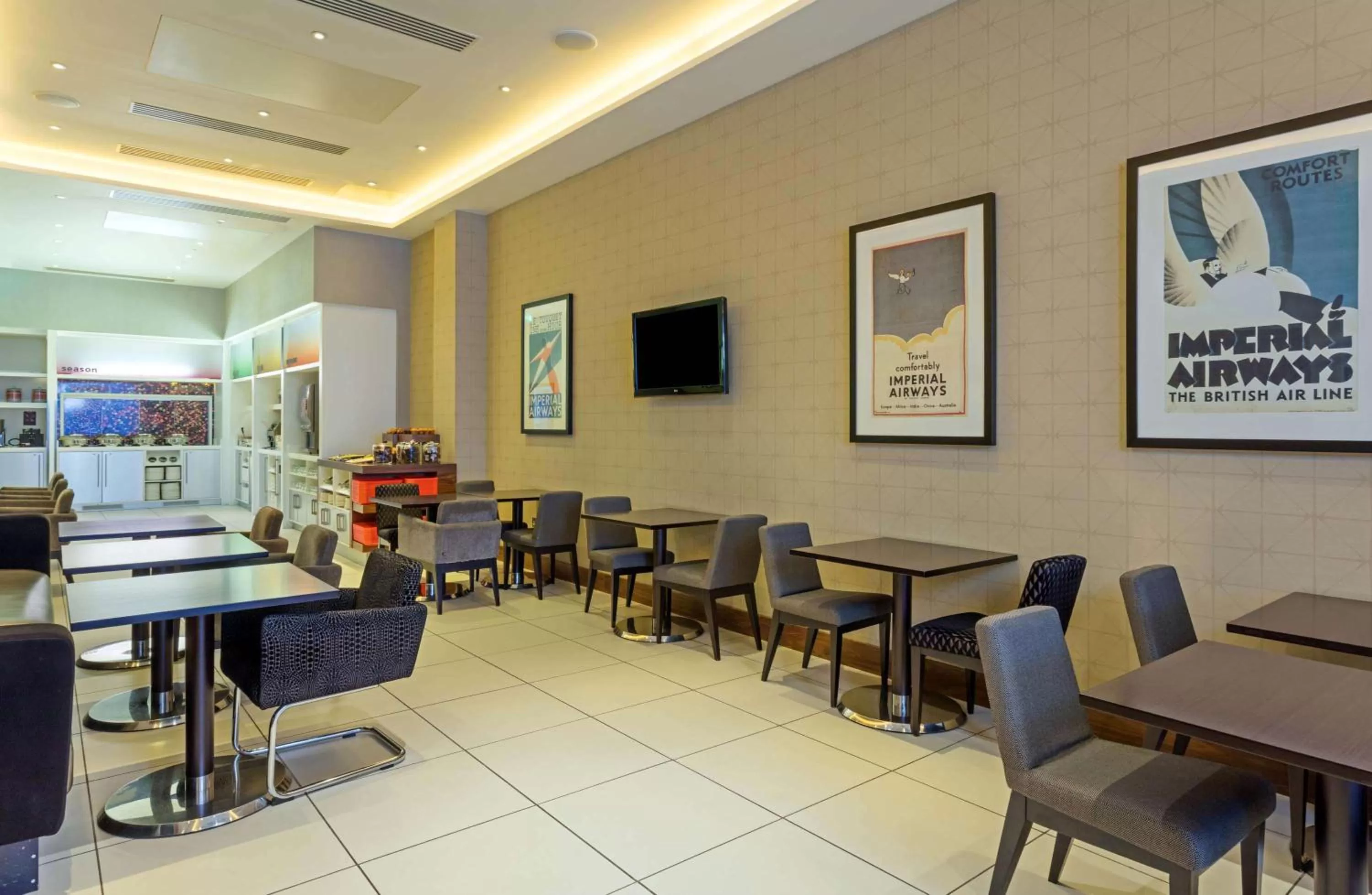 Dining area in Hampton by Hilton London Croydon
