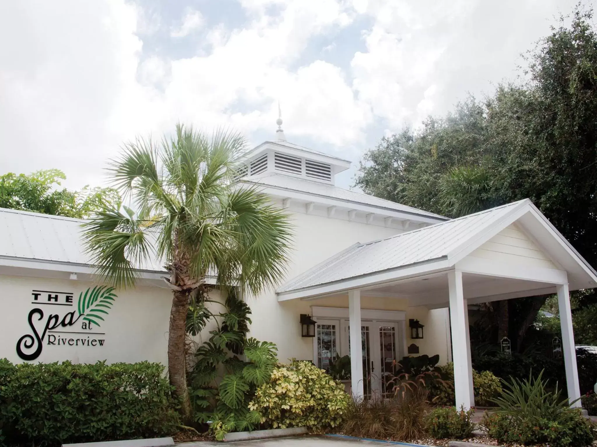 Facade/entrance, Property Building in The Riverview Hotel - New Smyrna Beach