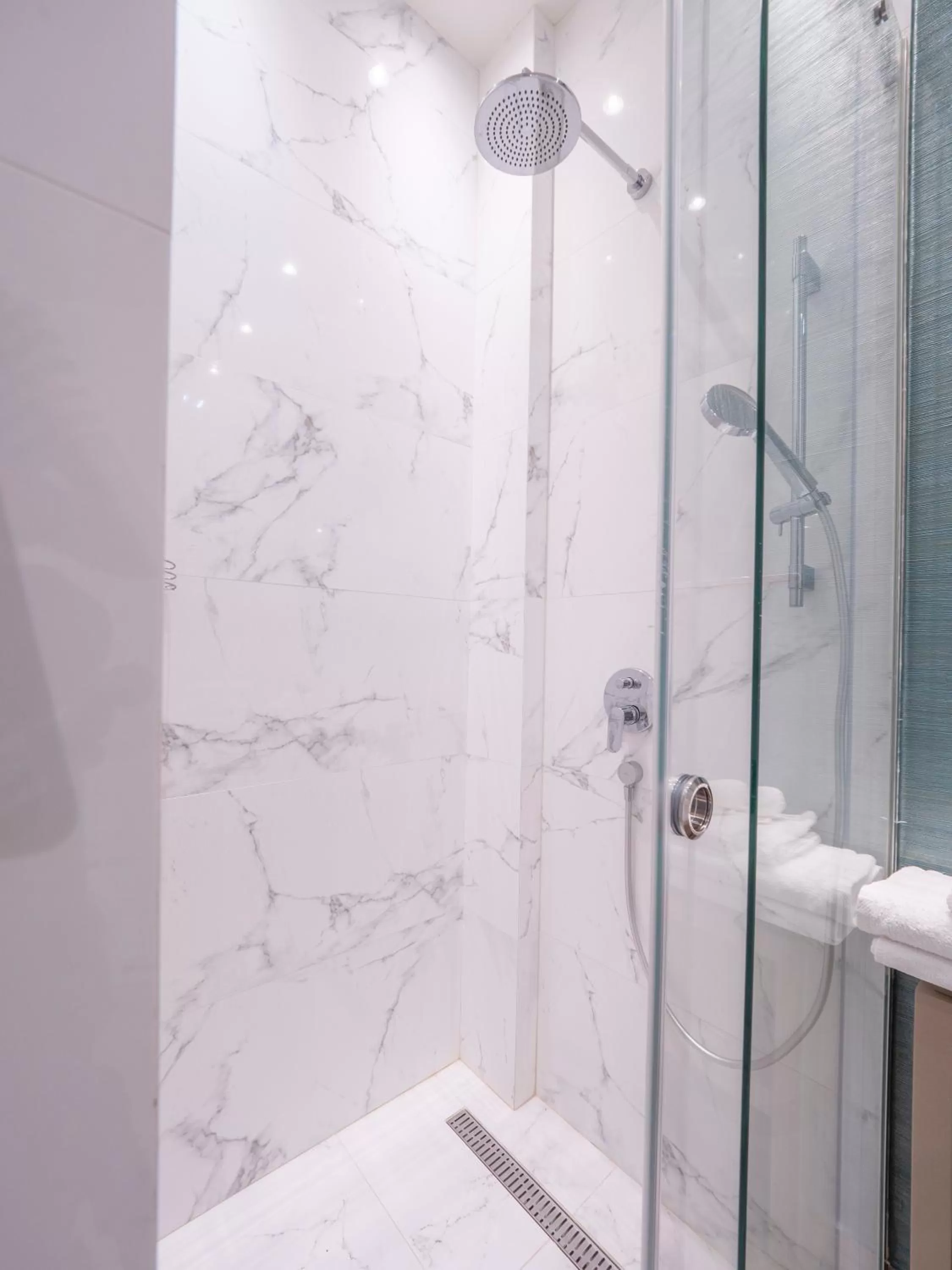 Bathroom in Apartments PERLA Budva