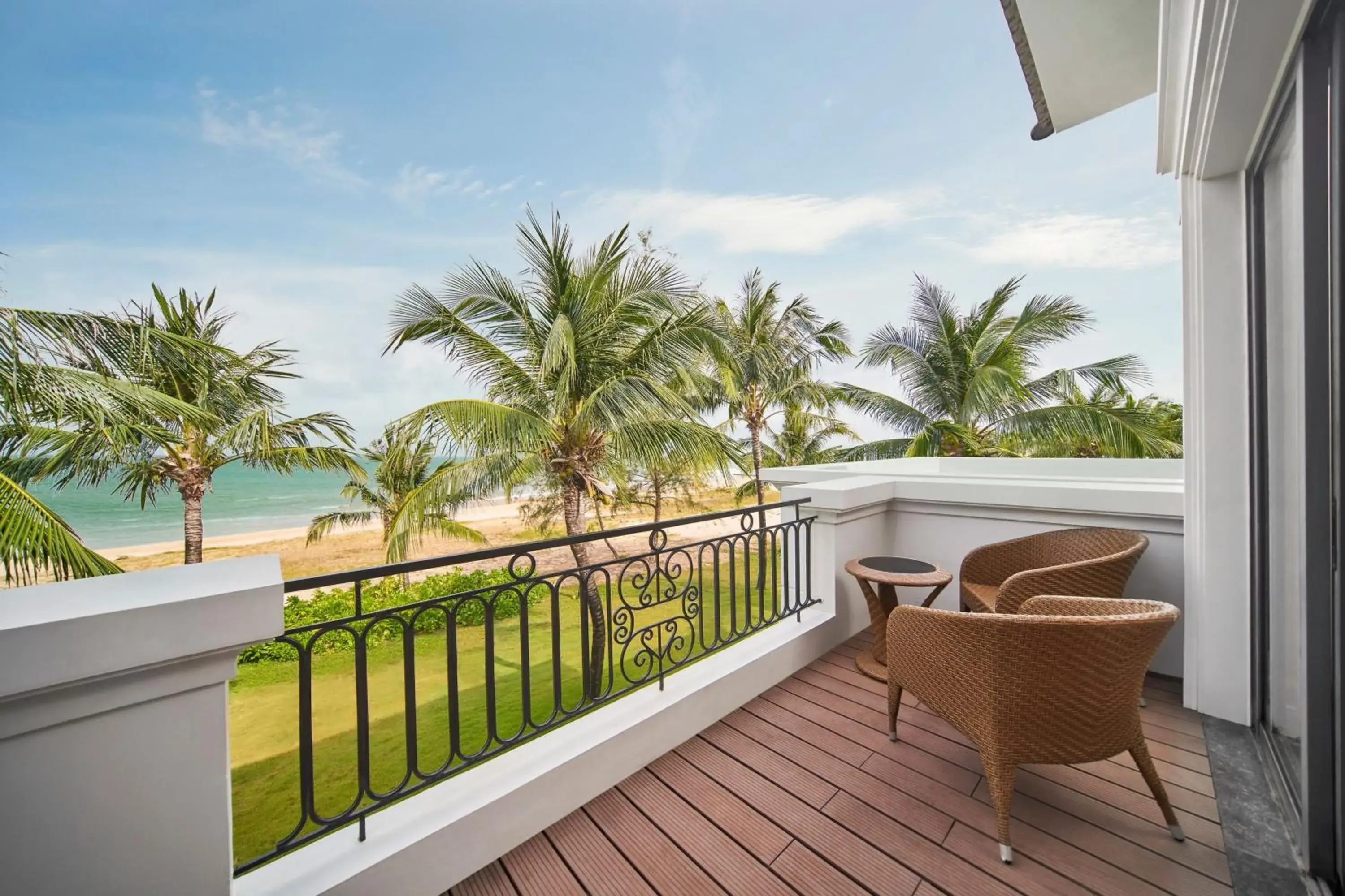 Bedroom, Balcony/Terrace in Sheraton Phu Quoc Long Beach Resort