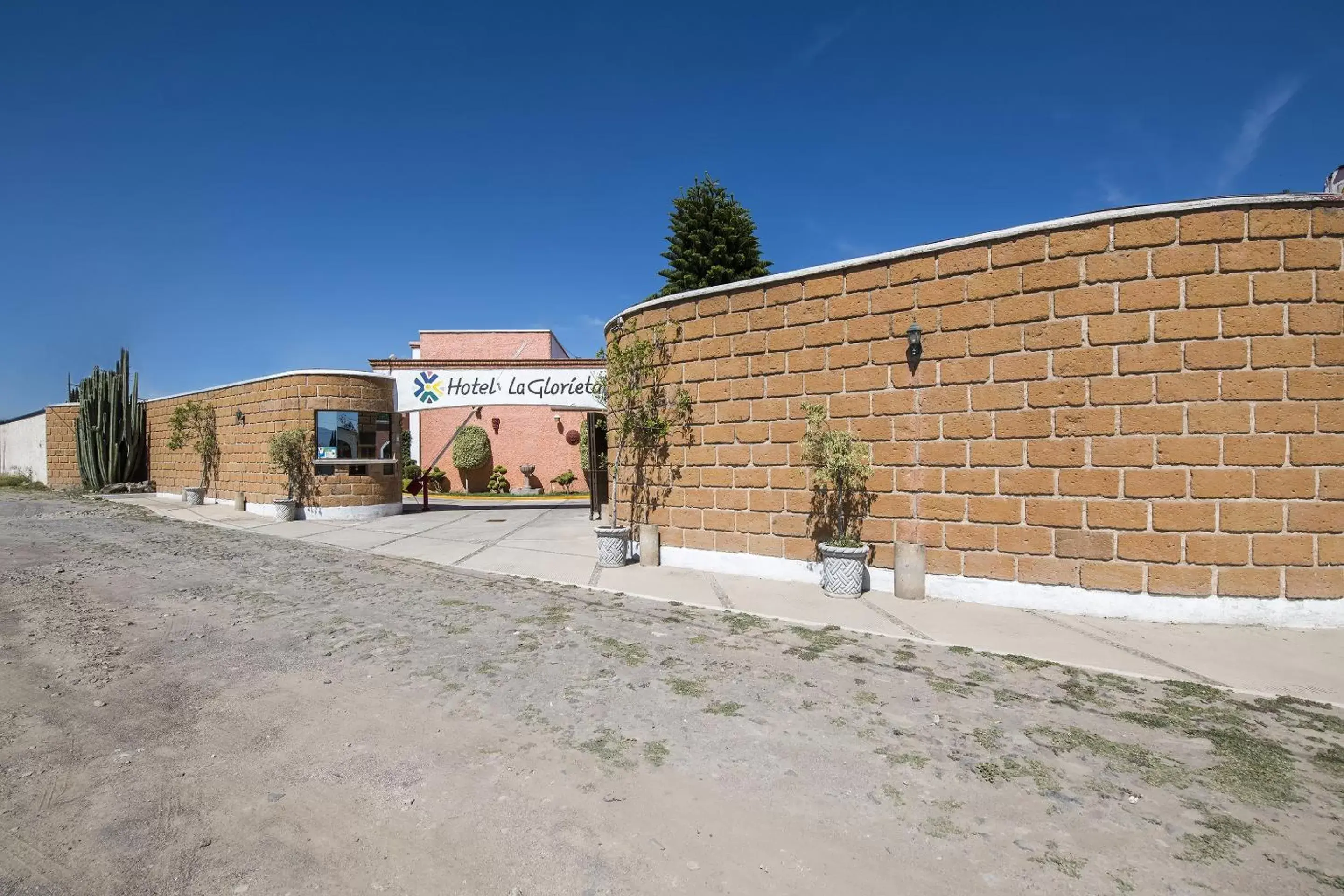 Facade/entrance, Property Building in OYO Hotel La Glorieta ,Huichapan ,Balneario Camino Real