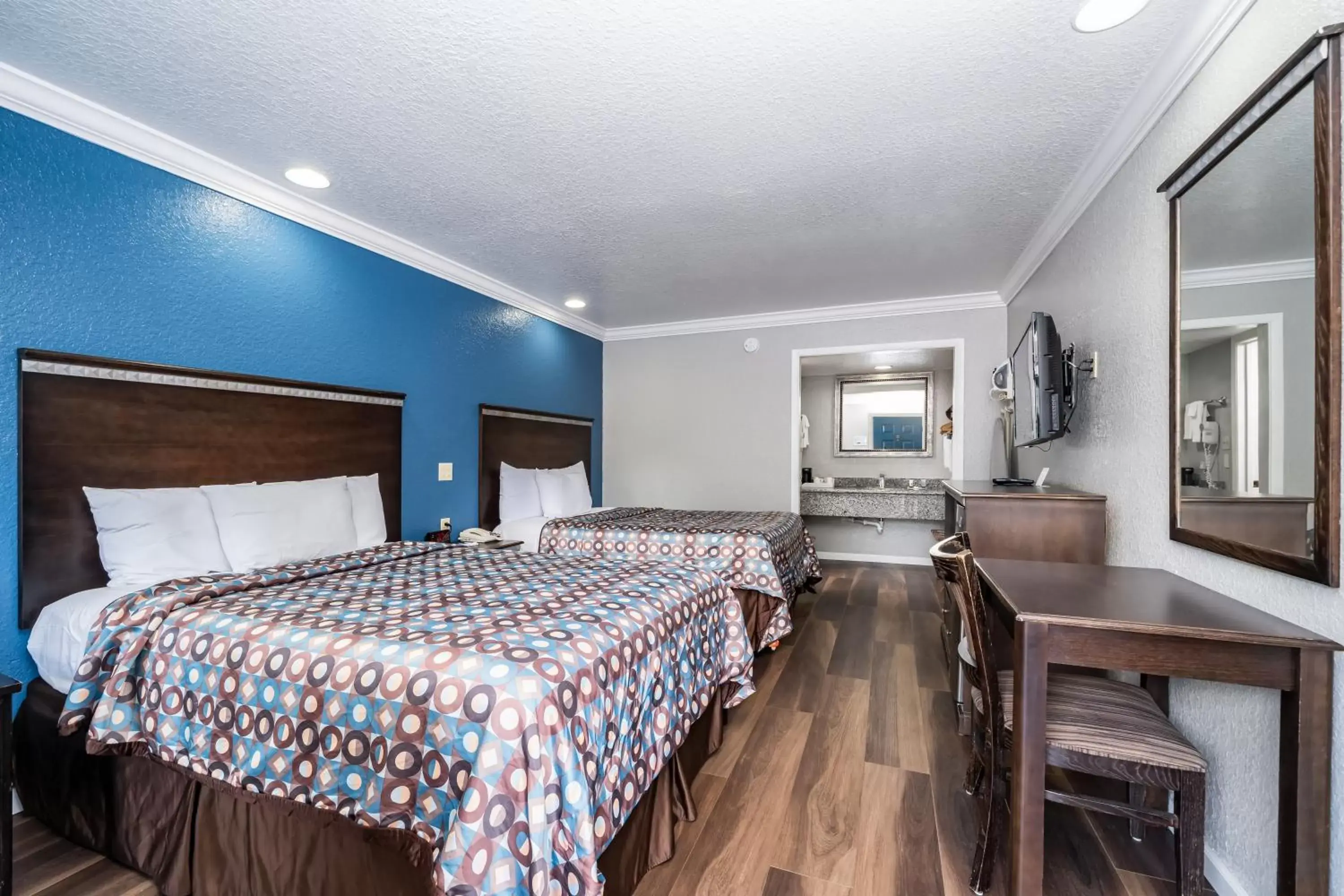 Photo of the whole room, Bed in GatorTown Inn Photo of the whole room, Bed in GatorTown Inn