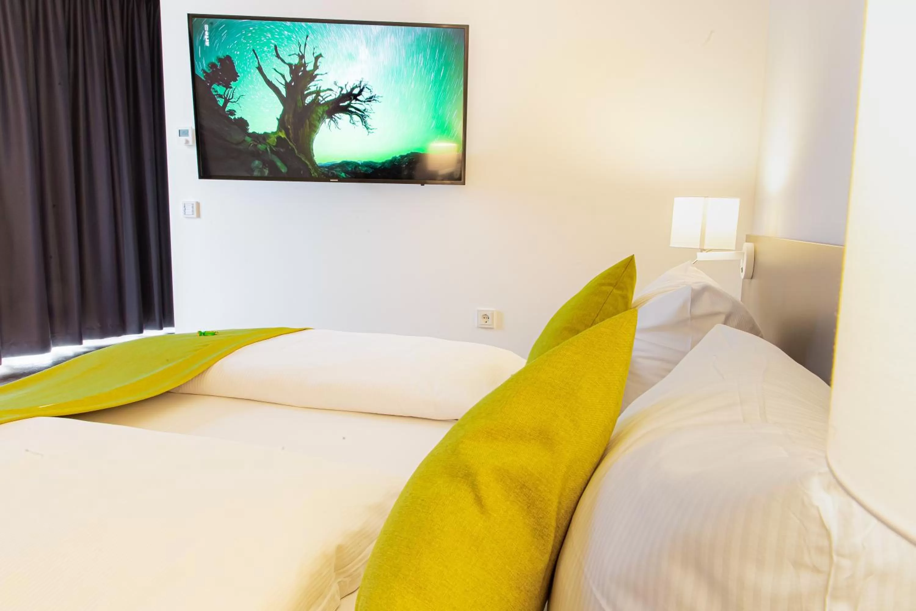 Bed in Das ELB Boardinghouse Hotel Restaurant