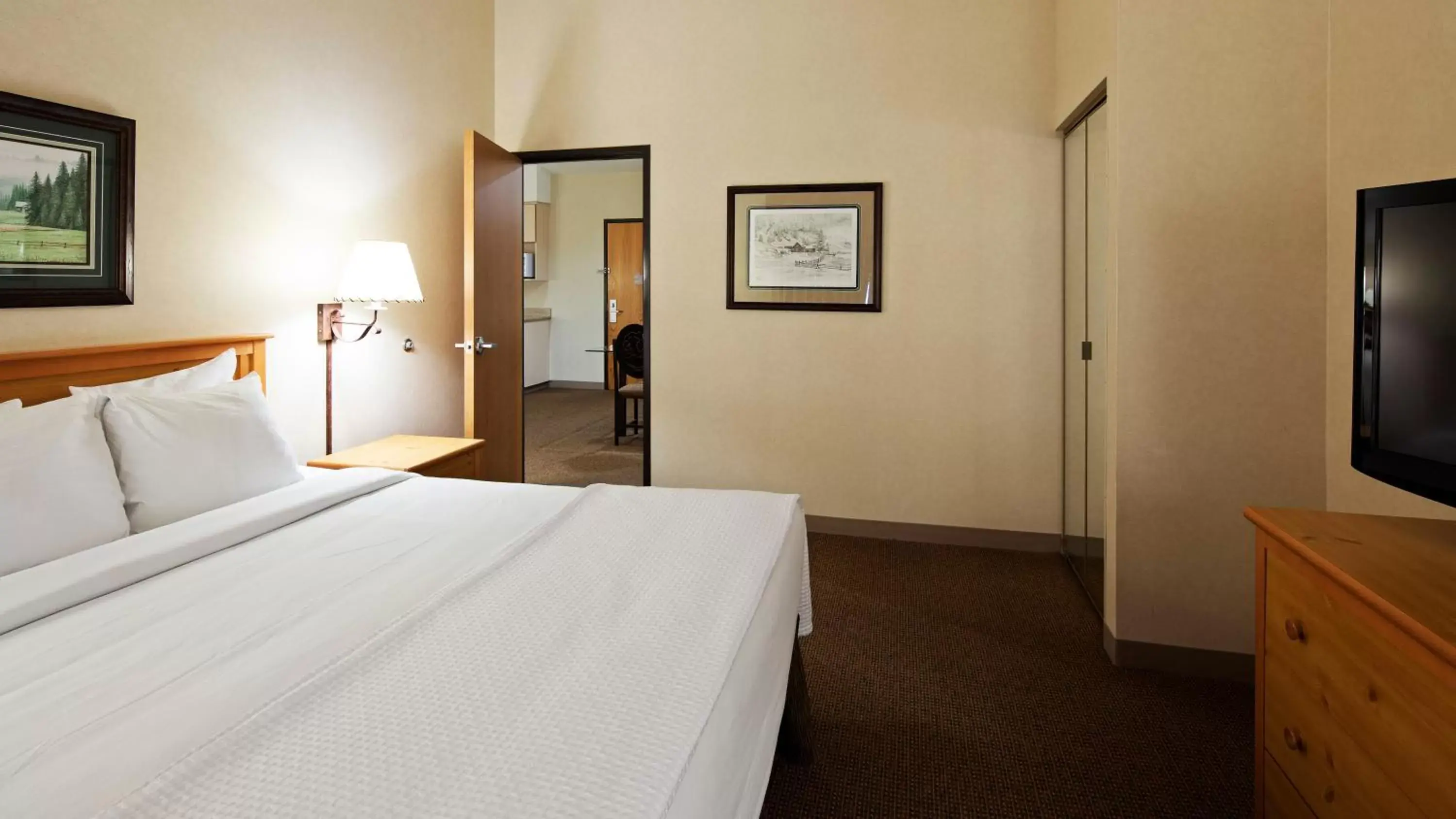 Bedroom, Bed in Best Western Golden Spike Inn & Suites