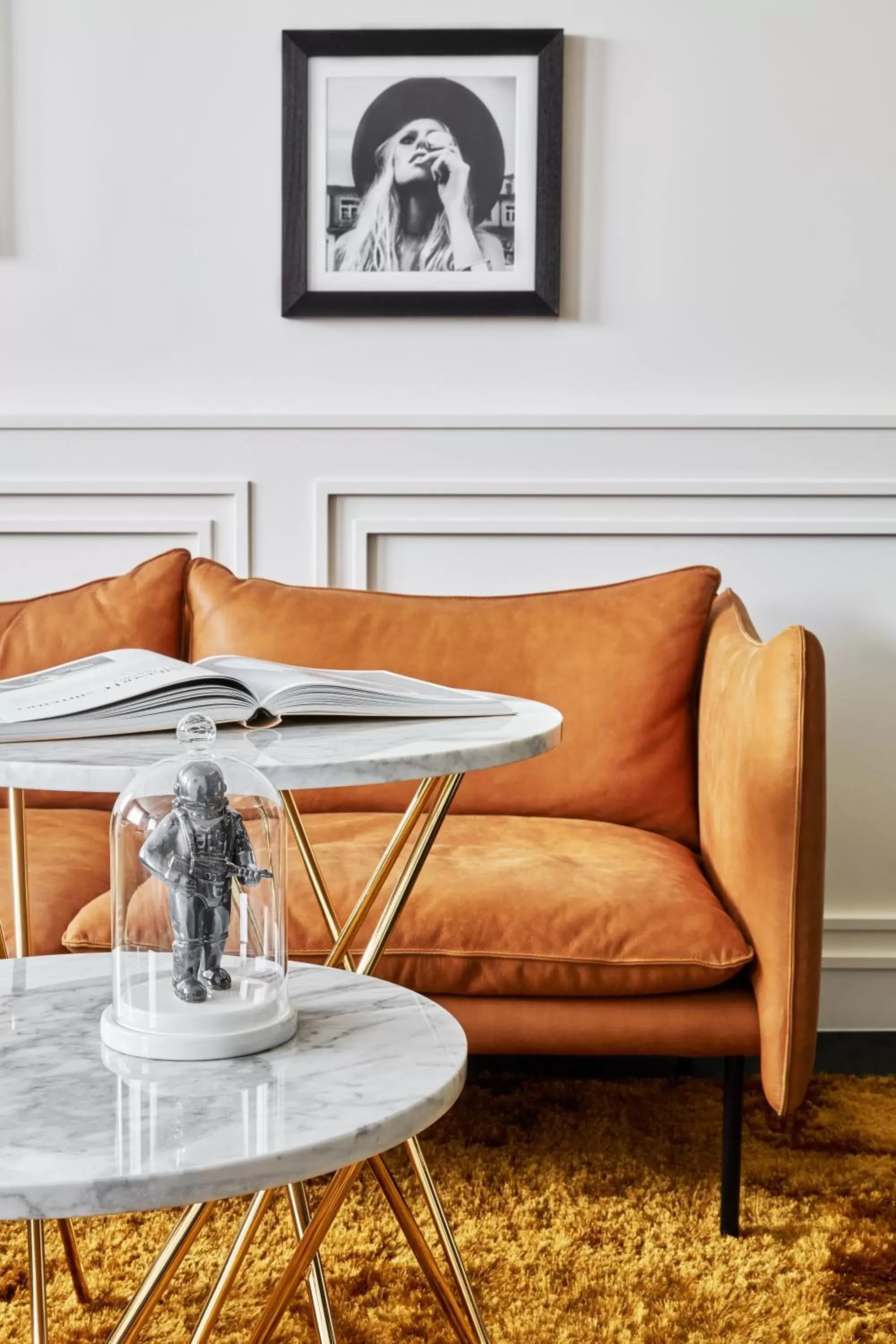 Living room in Roomers Munich, Autograph Collection Living room in Roomers Munich, Autograph Collection