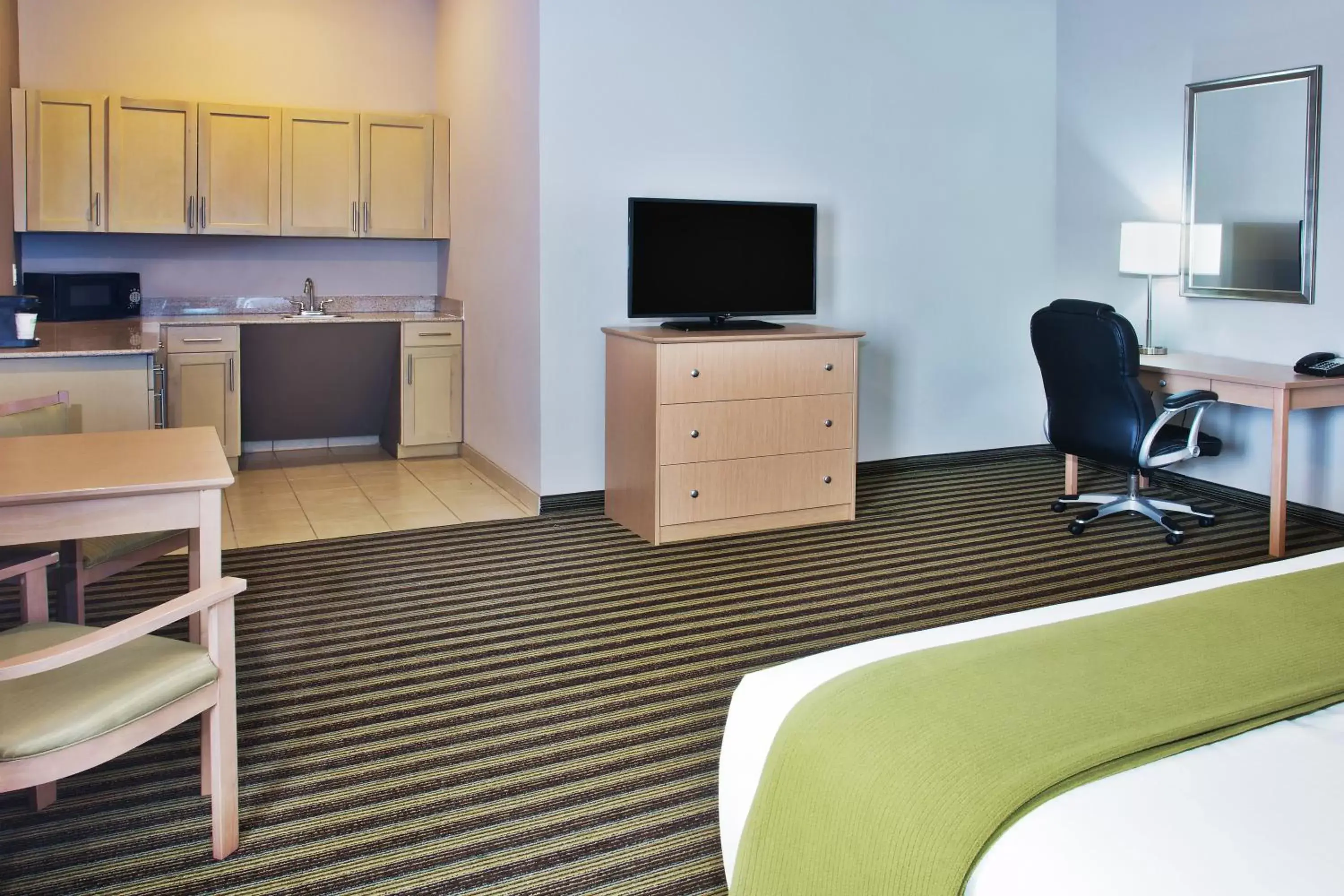 Photo of the whole room, TV/Entertainment Center in Holiday Inn Express Hotel & Suites Alvarado, an IHG Hotel