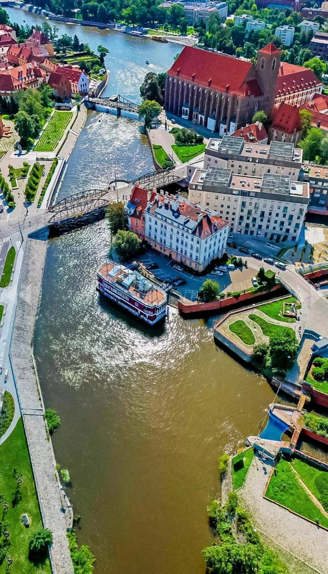 Property building in Great Polonia Wrocław Tumski