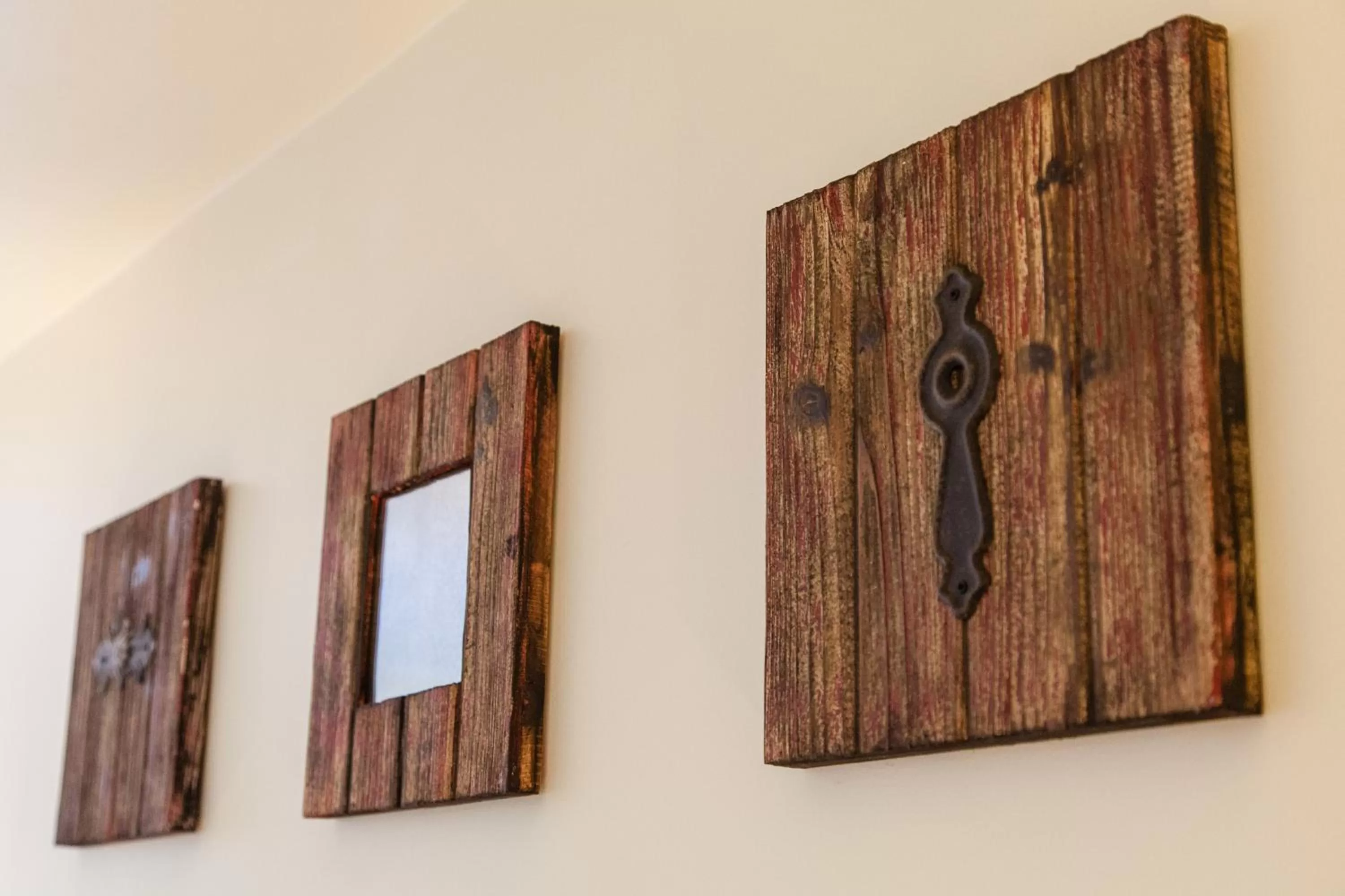 Decorative detail in The Vendange Carmel Inn & Suites