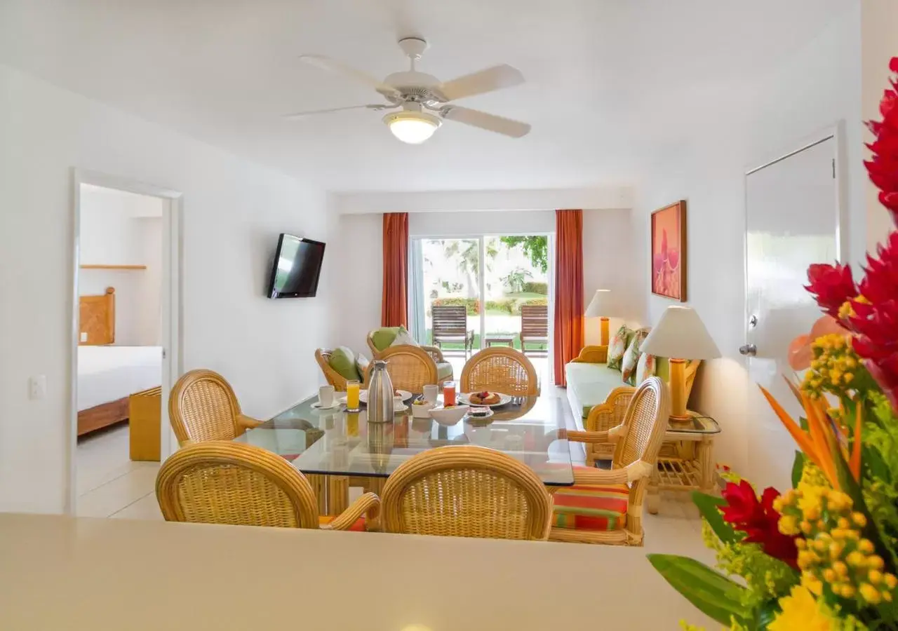Living room, Dining Area in Beachscape Kin Ha Villas & Suites